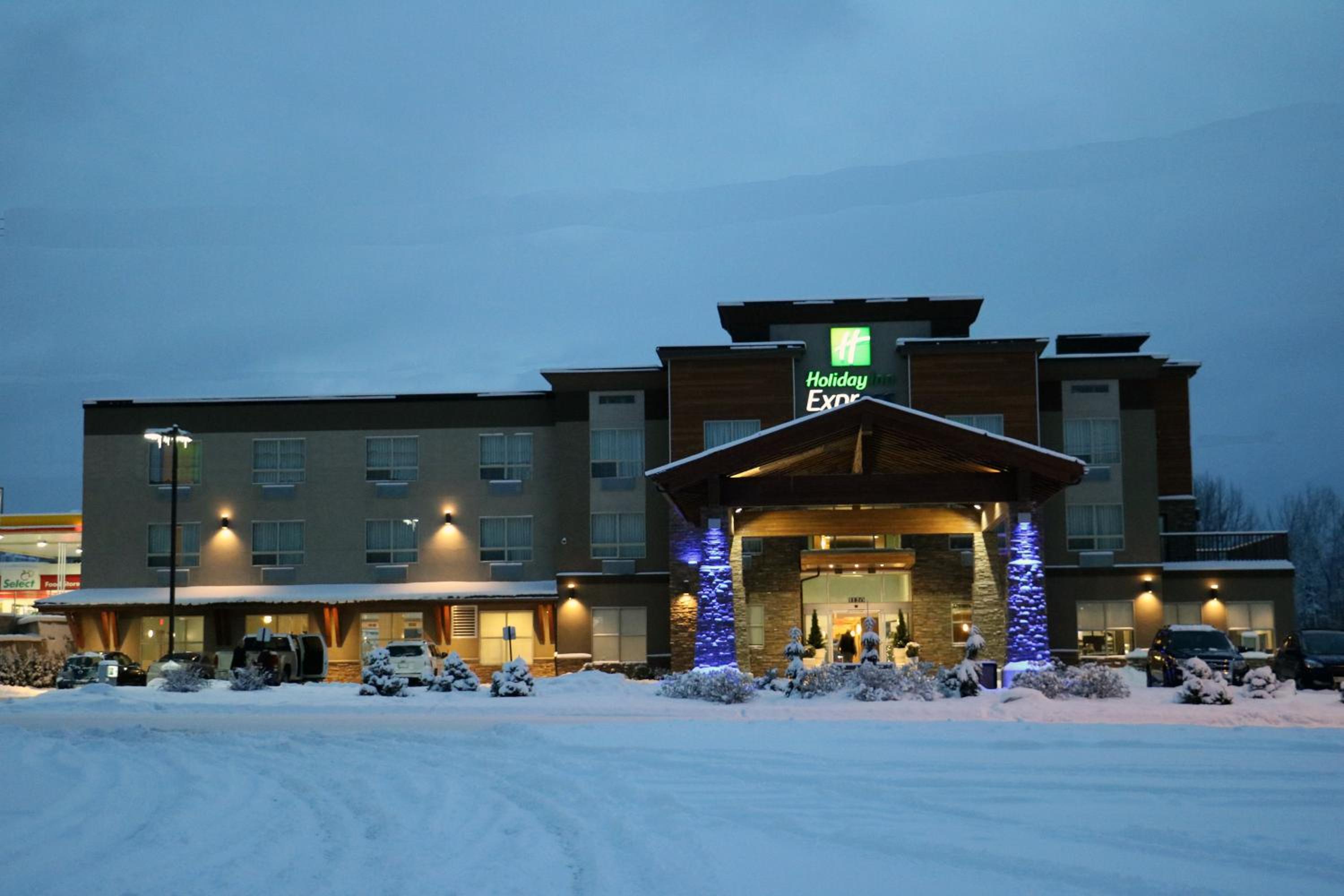 Golden Vacations - Holiday Inn Express Golden-Kicking Horse, an IHG Hotel - Property Image 13