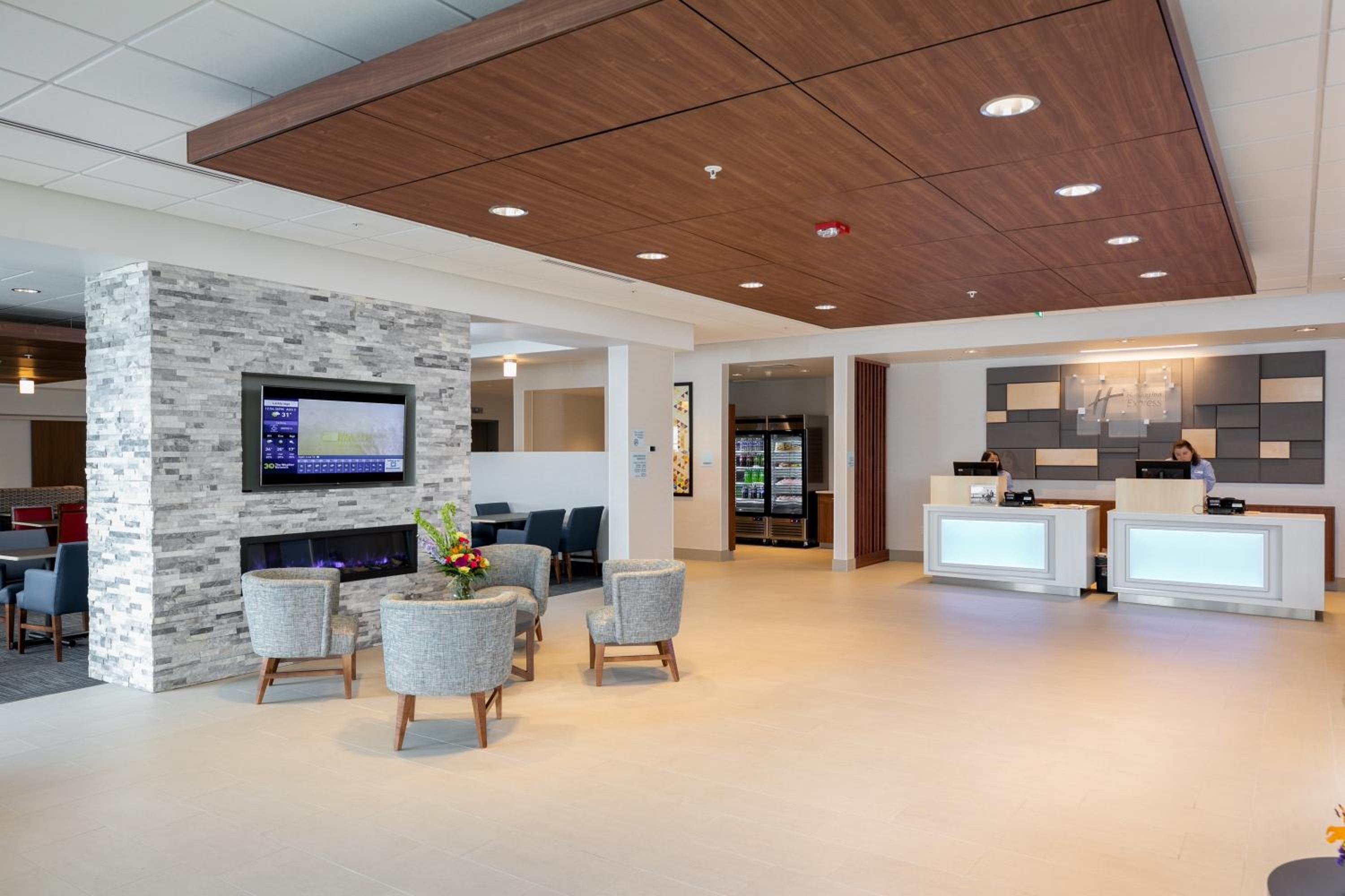 Lethbridge Vacations - Holiday Inn Express - Lethbridge Southeast, an IHG Hotel - Property Image 5