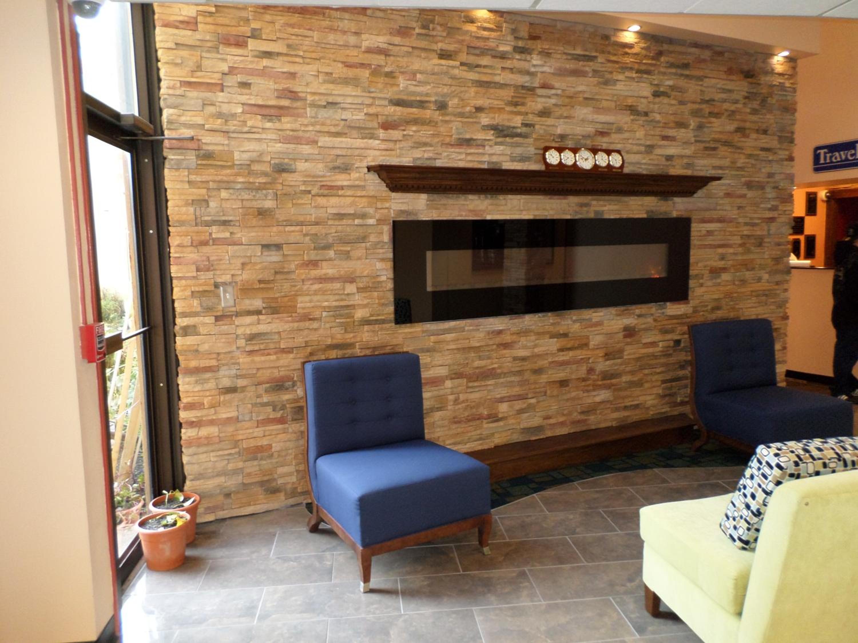 Travelodge by Wyndham Cleveland Lakewood view 3