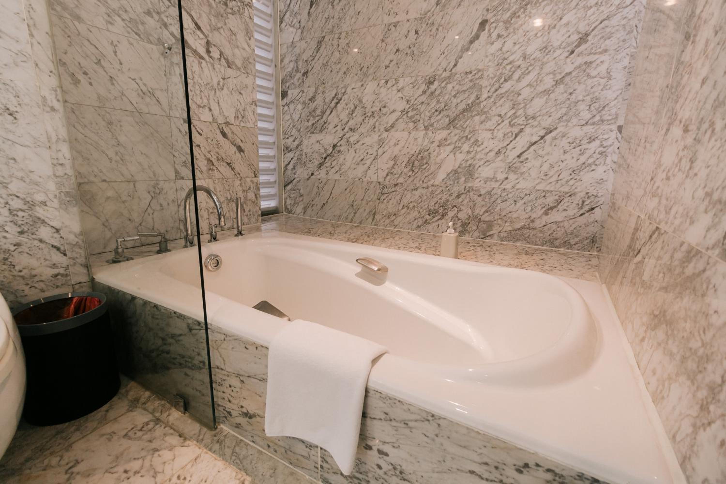 Blue Arch - Luxury Serviced Apartment in Central Saigon
