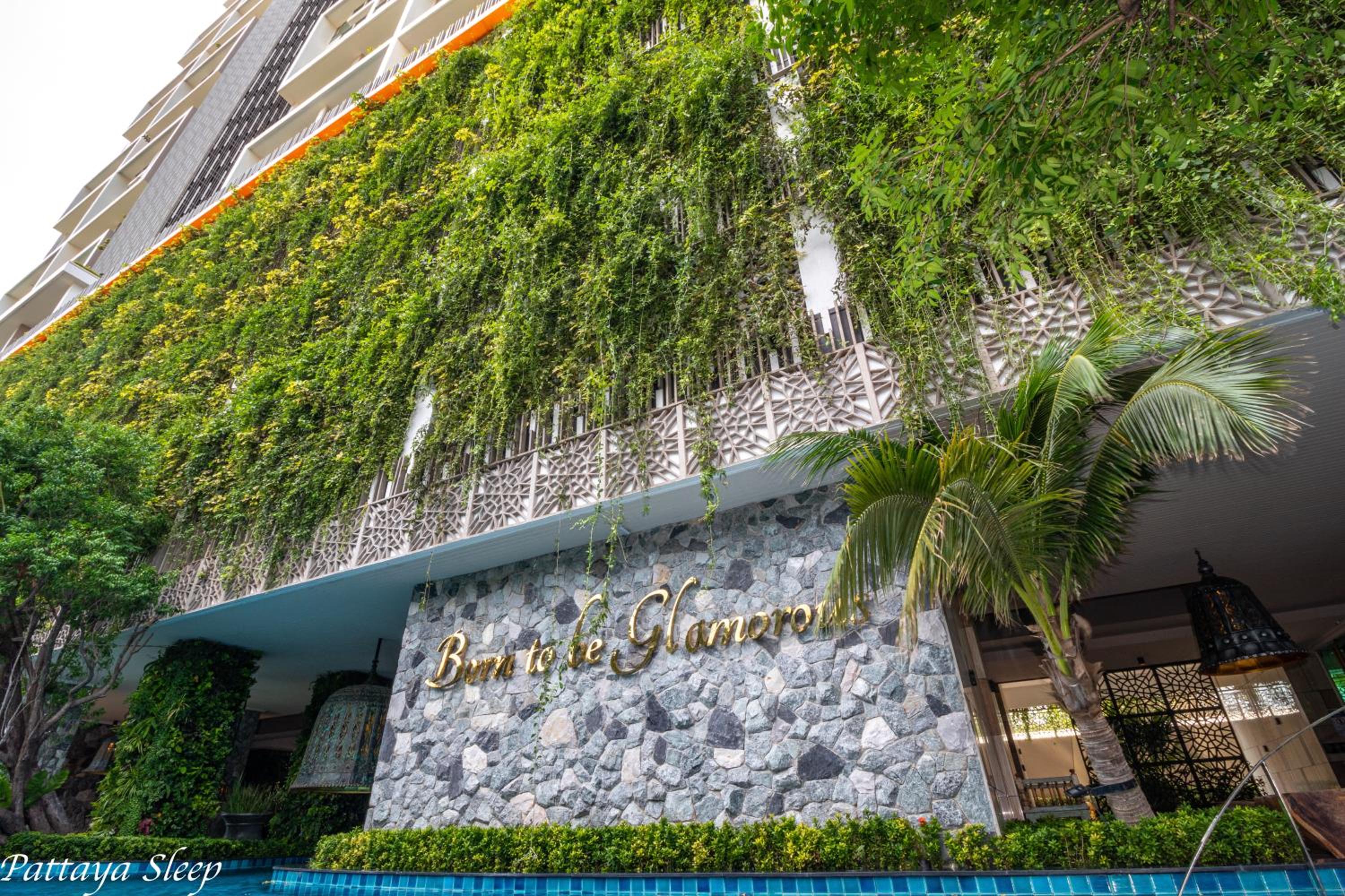 Hotel The Riviera Jomtien Sea View - Image 1