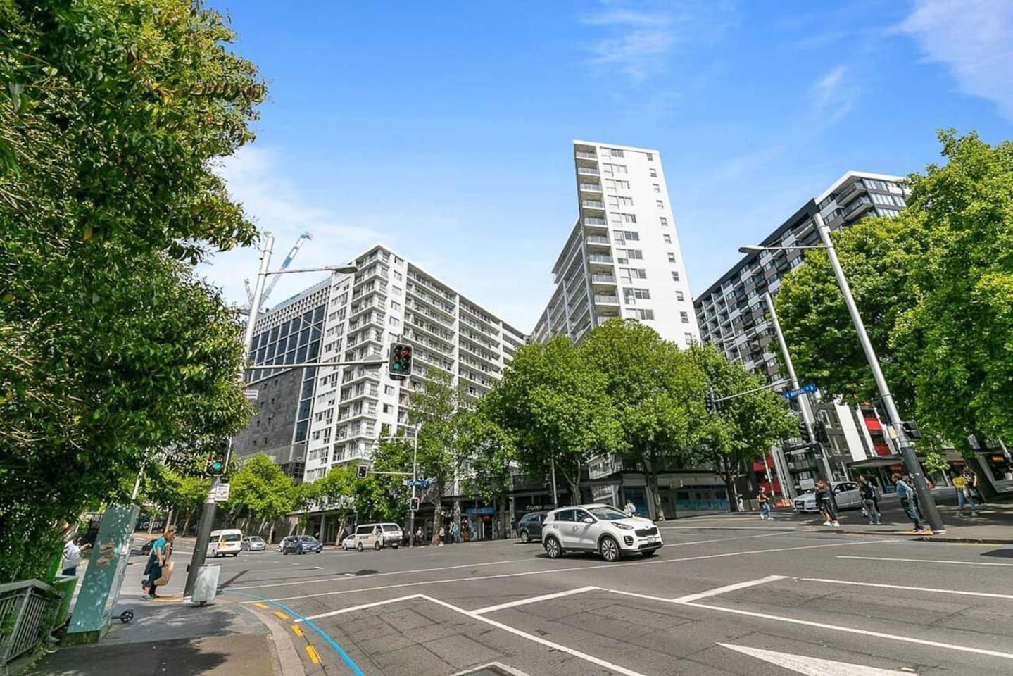 2BR Apartment w/ Balcony, Gym and Parking Access! — Auckland
