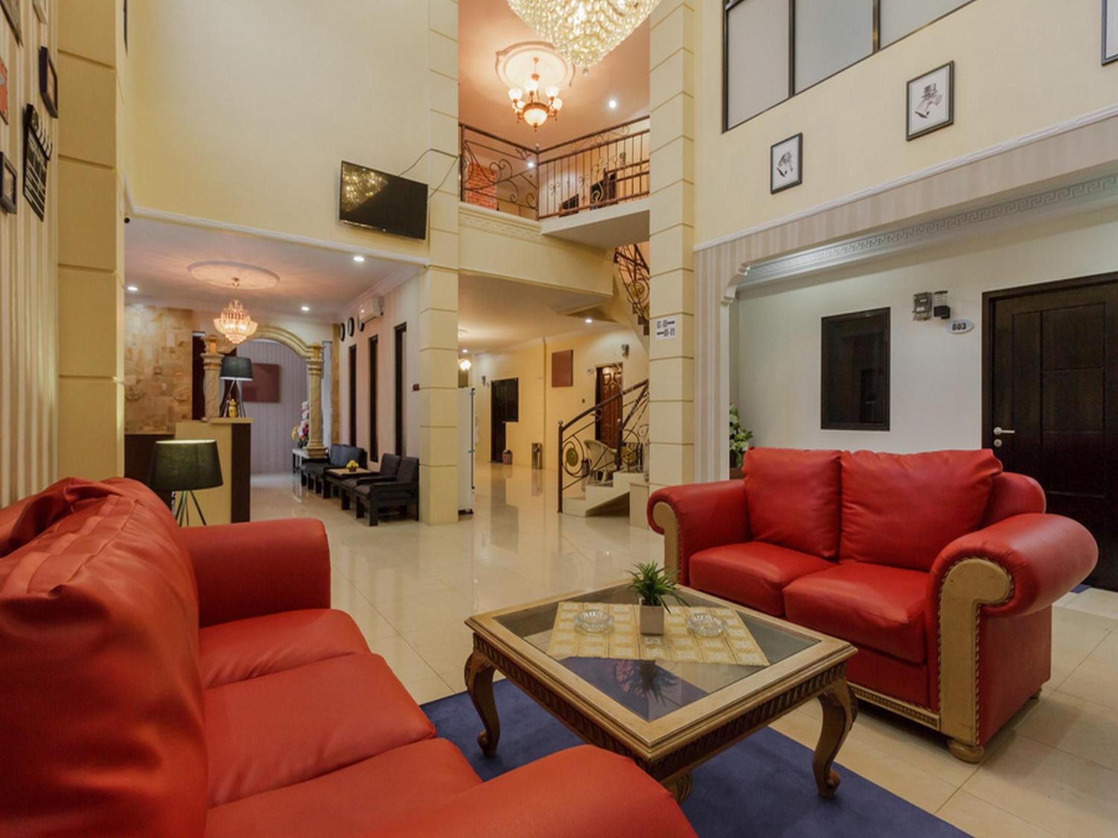 RedDoorz Plus near Pantai Malalayang Manado view 3
