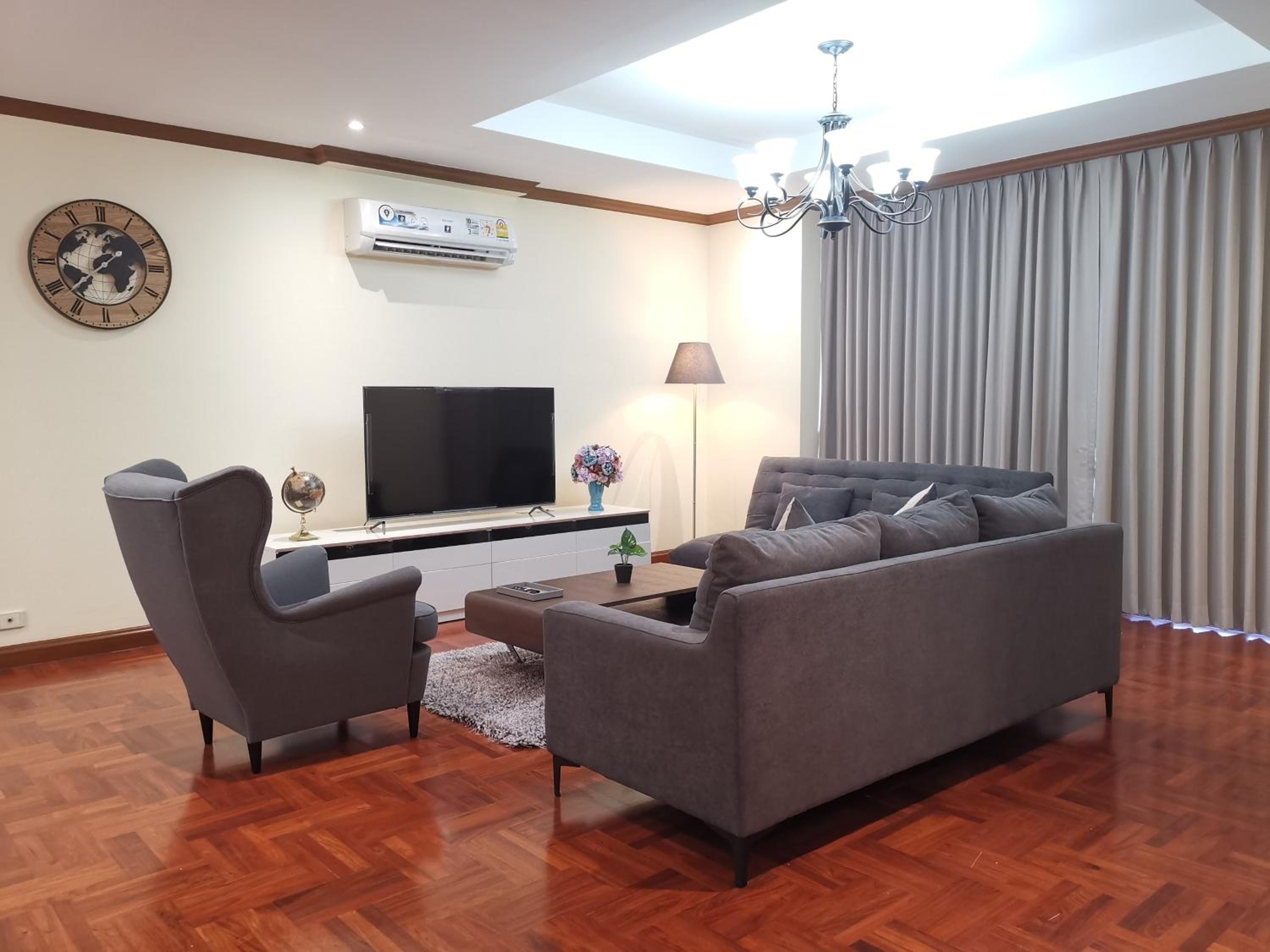 NT Place Sukhumvit Suites