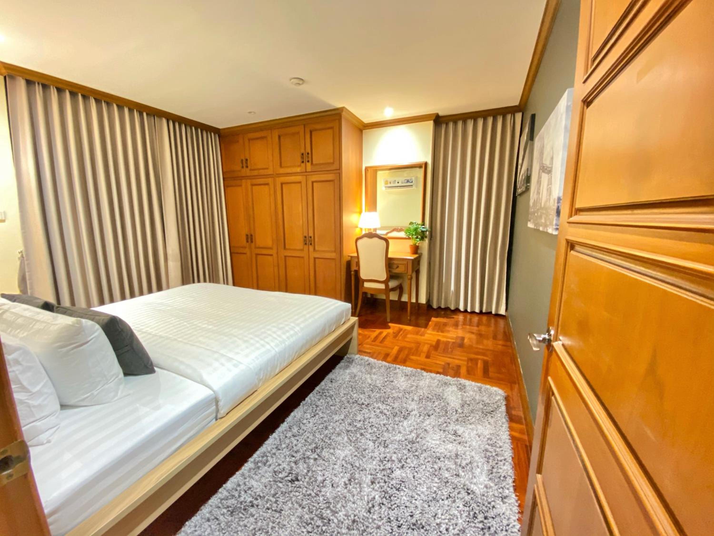 NT Place Sukhumvit Suites