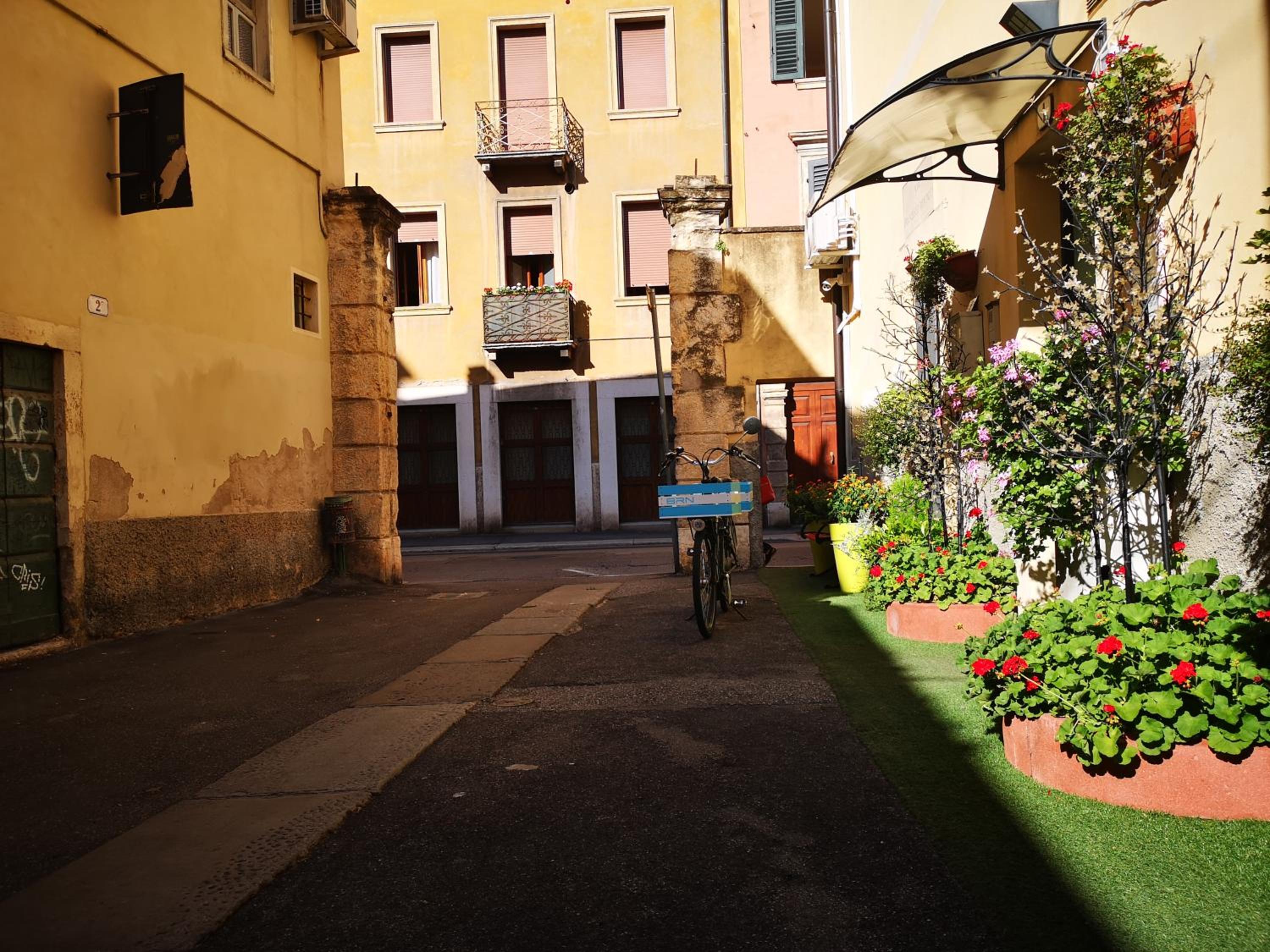 Giardino Giusti House & Court