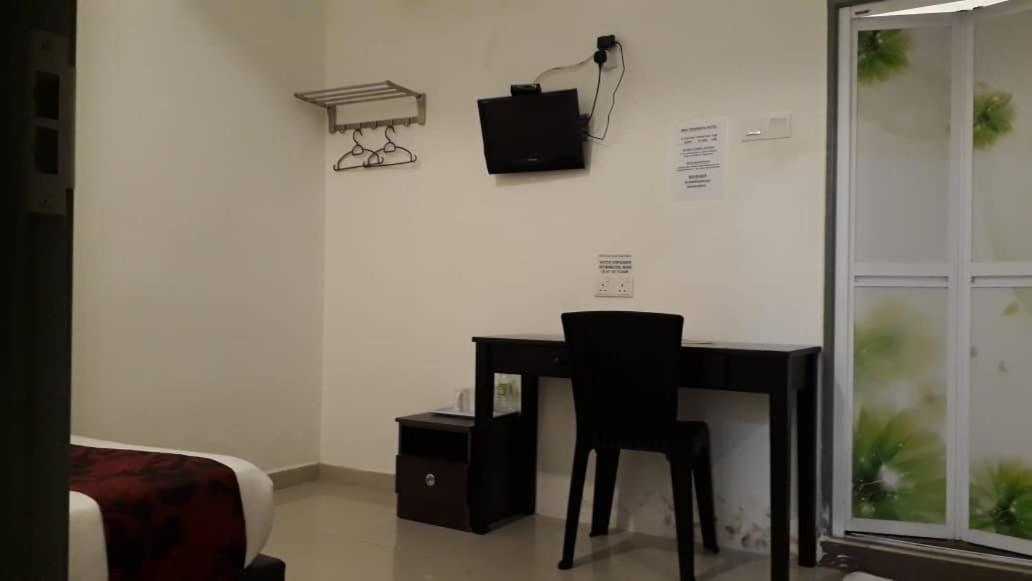 Max Ferringhi Hotel