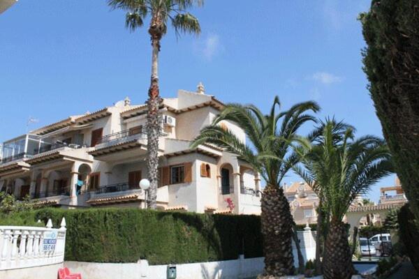 Residencia Alhambra Los Cisnes view 3