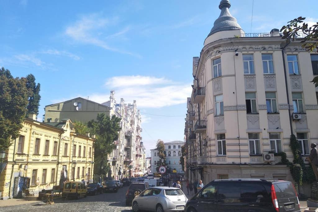 Room in historic Podil and back to the USSR view 4