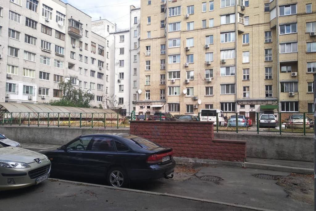Room in historic Podil and back to the USSR view 3