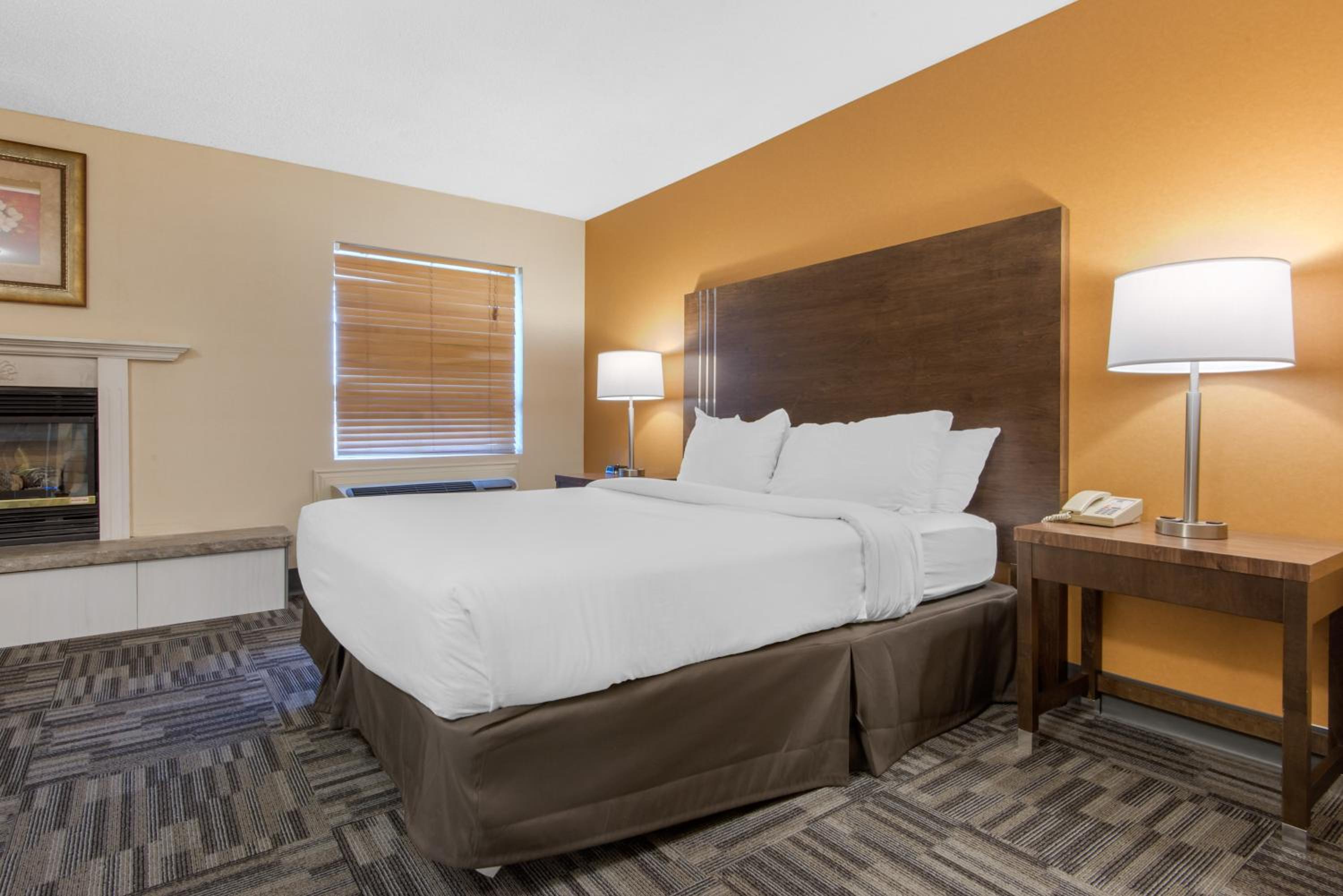 Orillia Vacations - Quality Inn  Conference Centre - Property Image 4