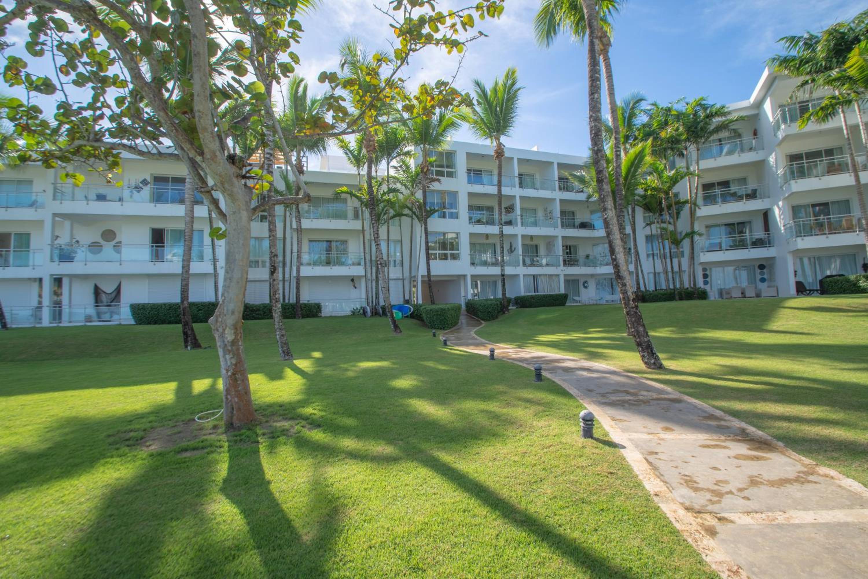 Seawinds Studio - Beachfront Getaway