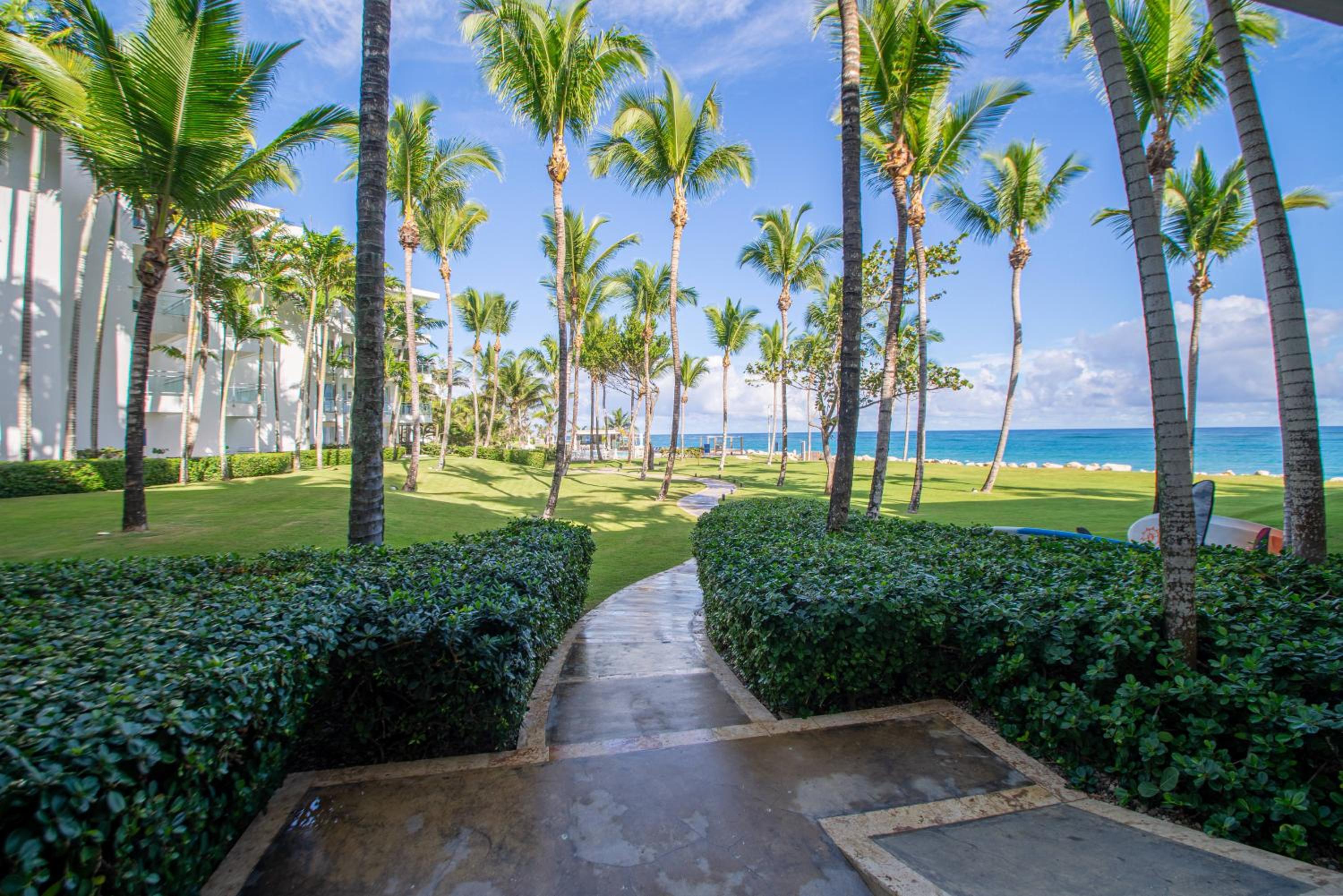 Seawinds Studio - Beachfront Getaway