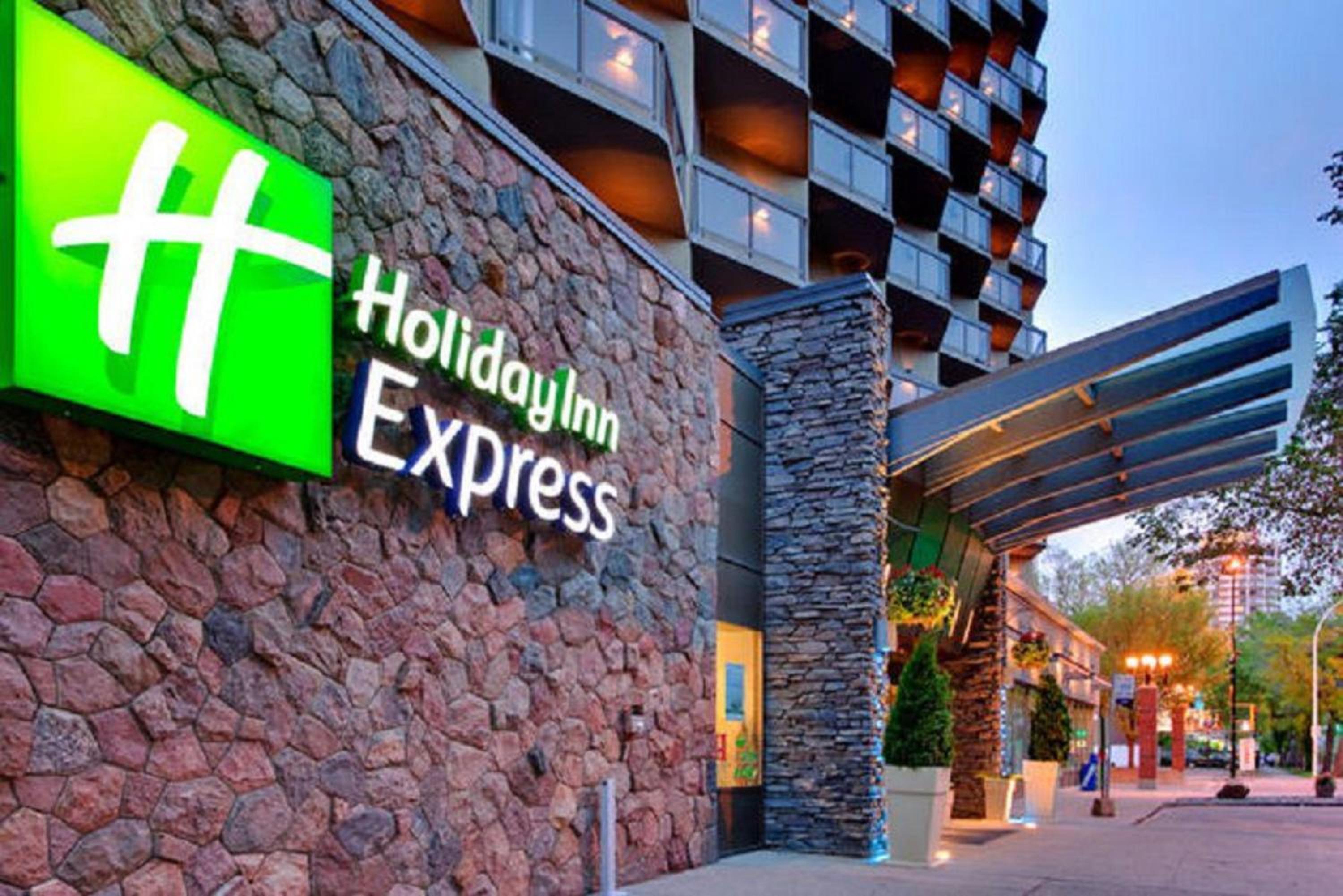 Holiday Inn Express Edmonton Downtown, an IHG Hotel-0