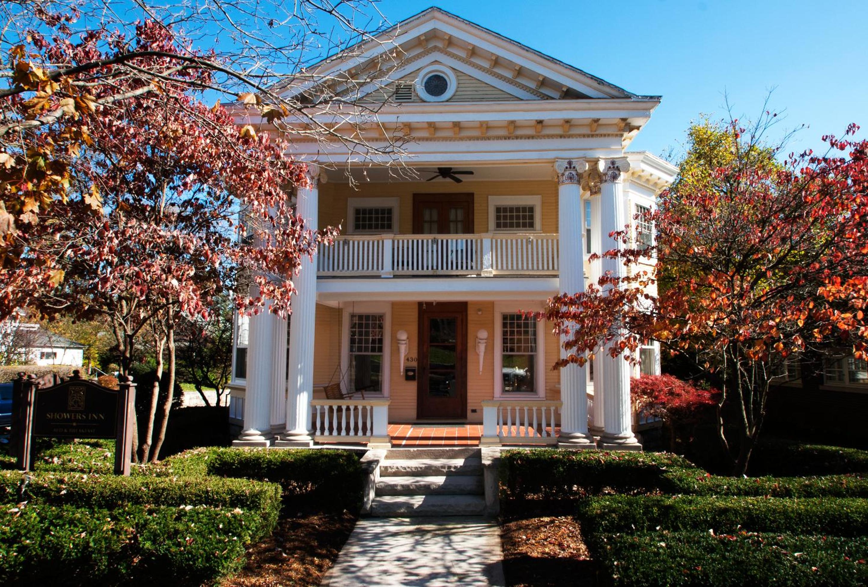 Bloomington Vacations - Showers Inn - Property Image 3