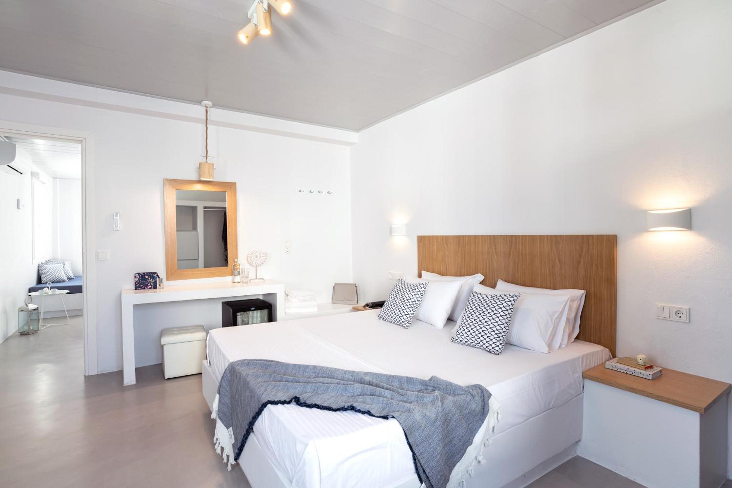 White Cliff Naousa photo 2