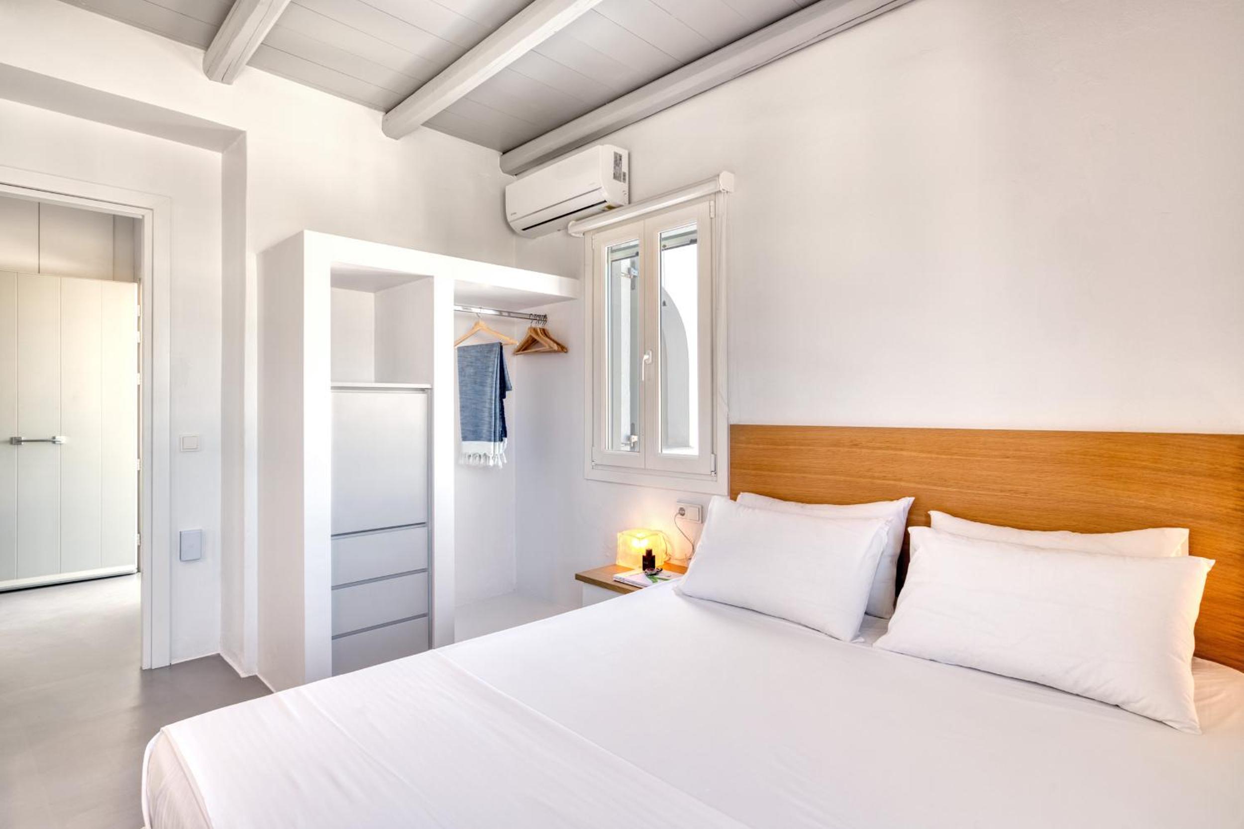 White Cliff Naousa photo 3