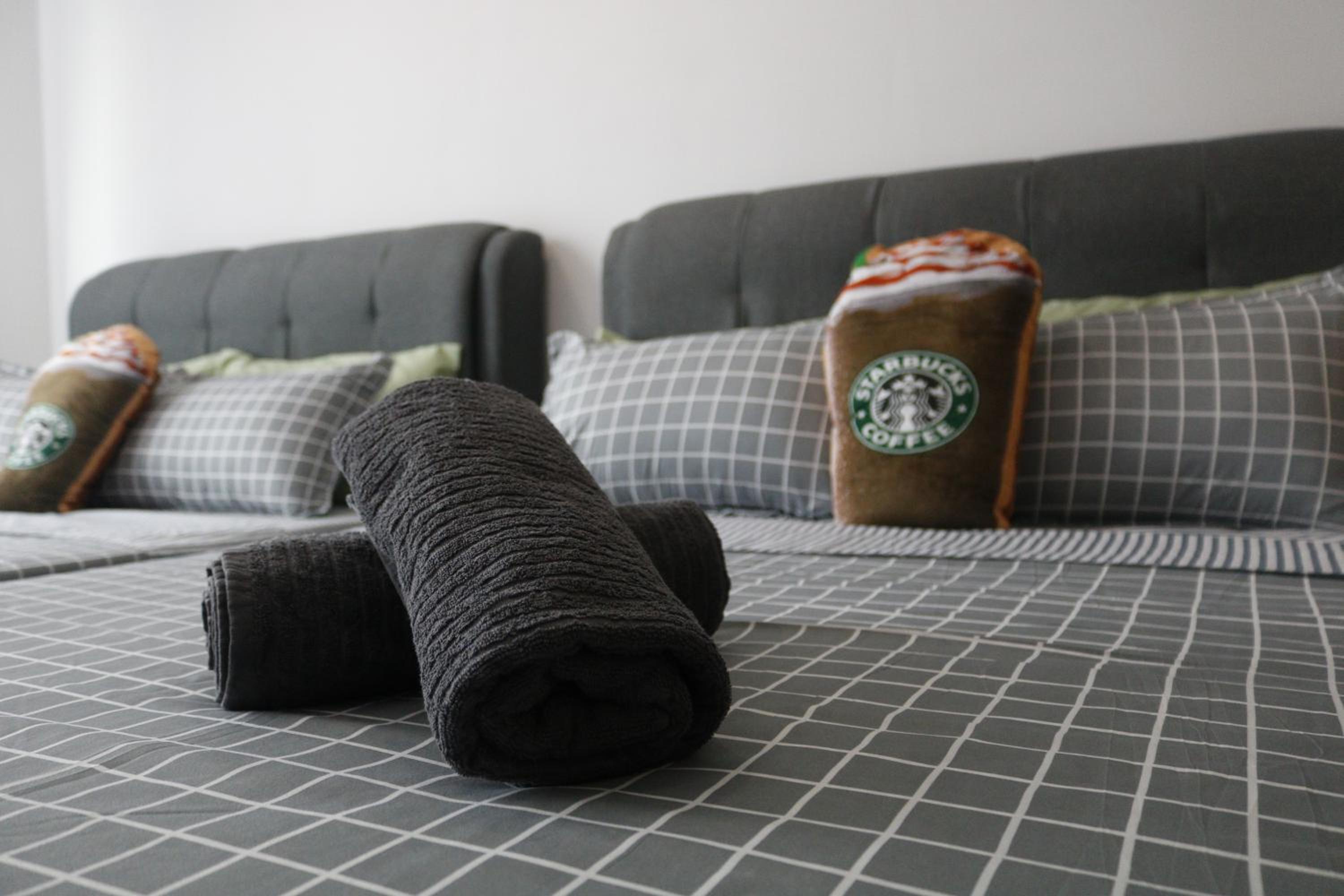 Cozy Suite StarBus! Zetapark! Above Shopping Mall! FREE Wifi FREE Parking