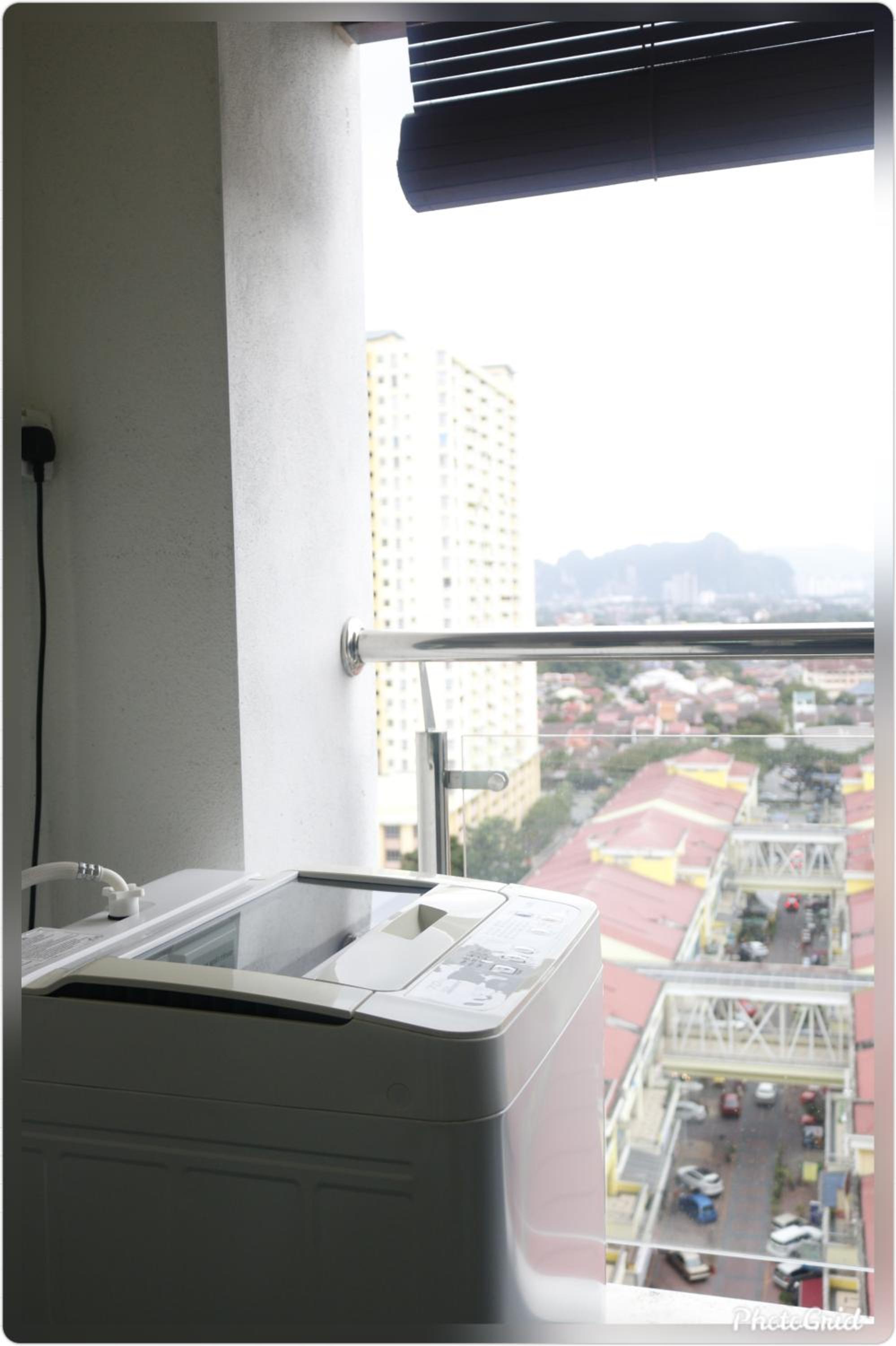 Cozy Suite StarBus! Zetapark! Above Shopping Mall! FREE Wifi FREE Parking