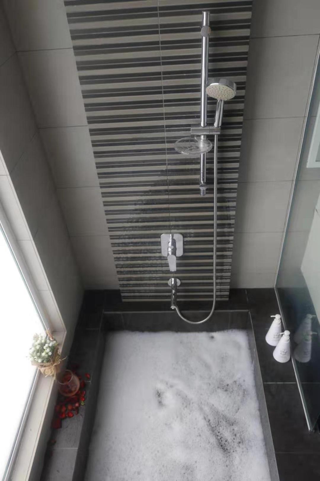 Cozy Suite StarBus! Zetapark! Above Shopping Mall! FREE Wifi FREE Parking
