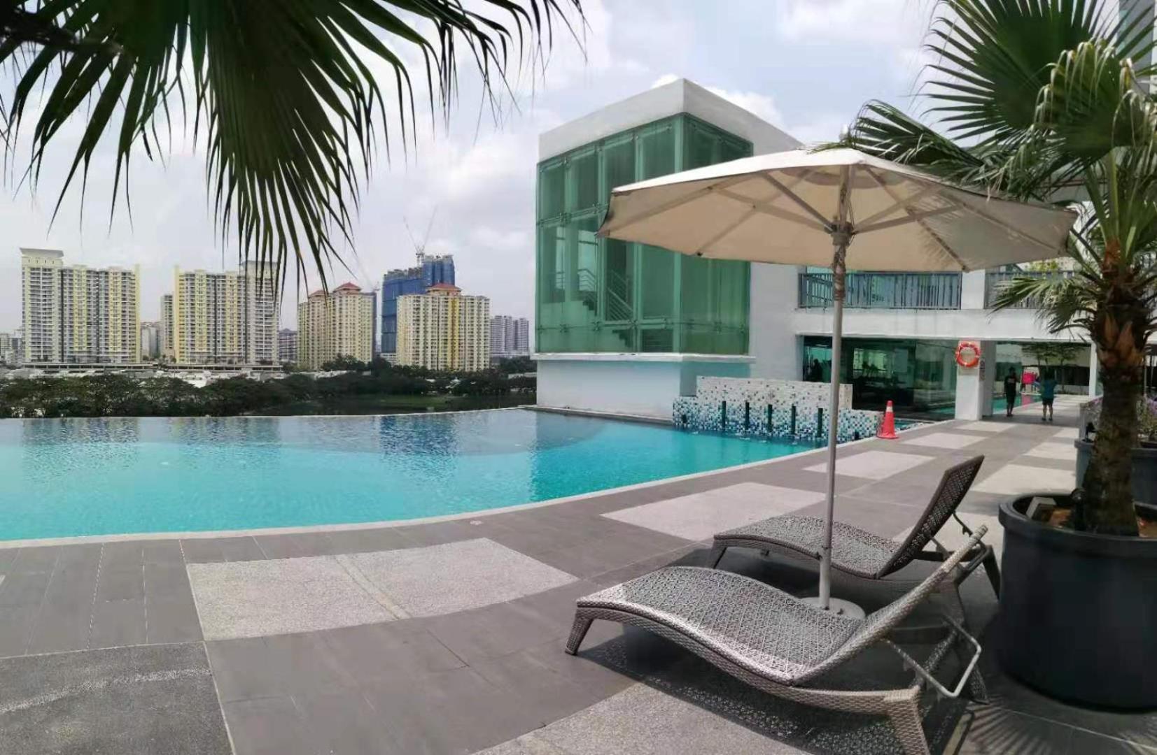 Cozy Suite StarBus! Zetapark! Above Shopping Mall! FREE Wifi FREE Parking