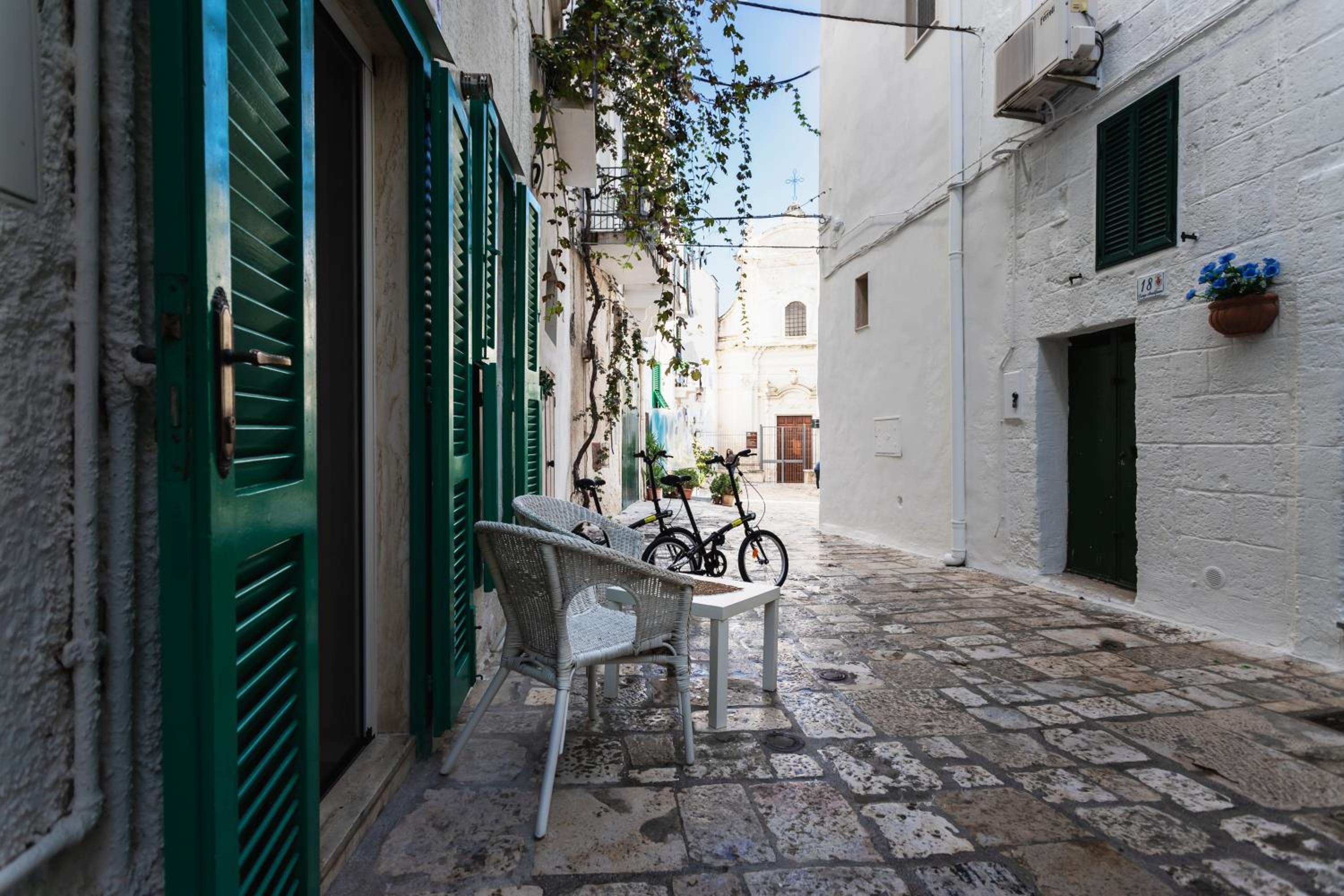 Alimarta en Monopoli — other
