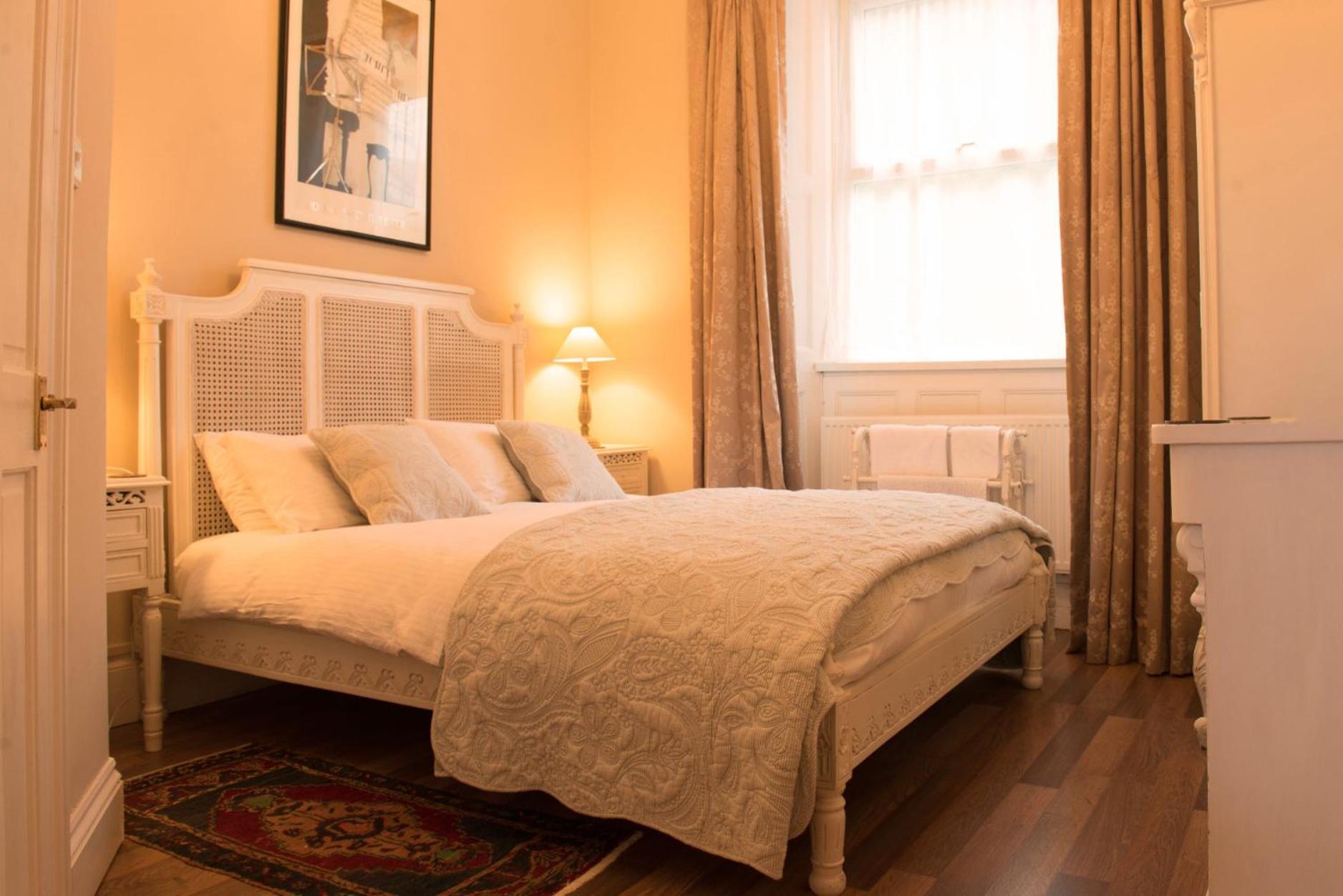 Ascot House Hotel