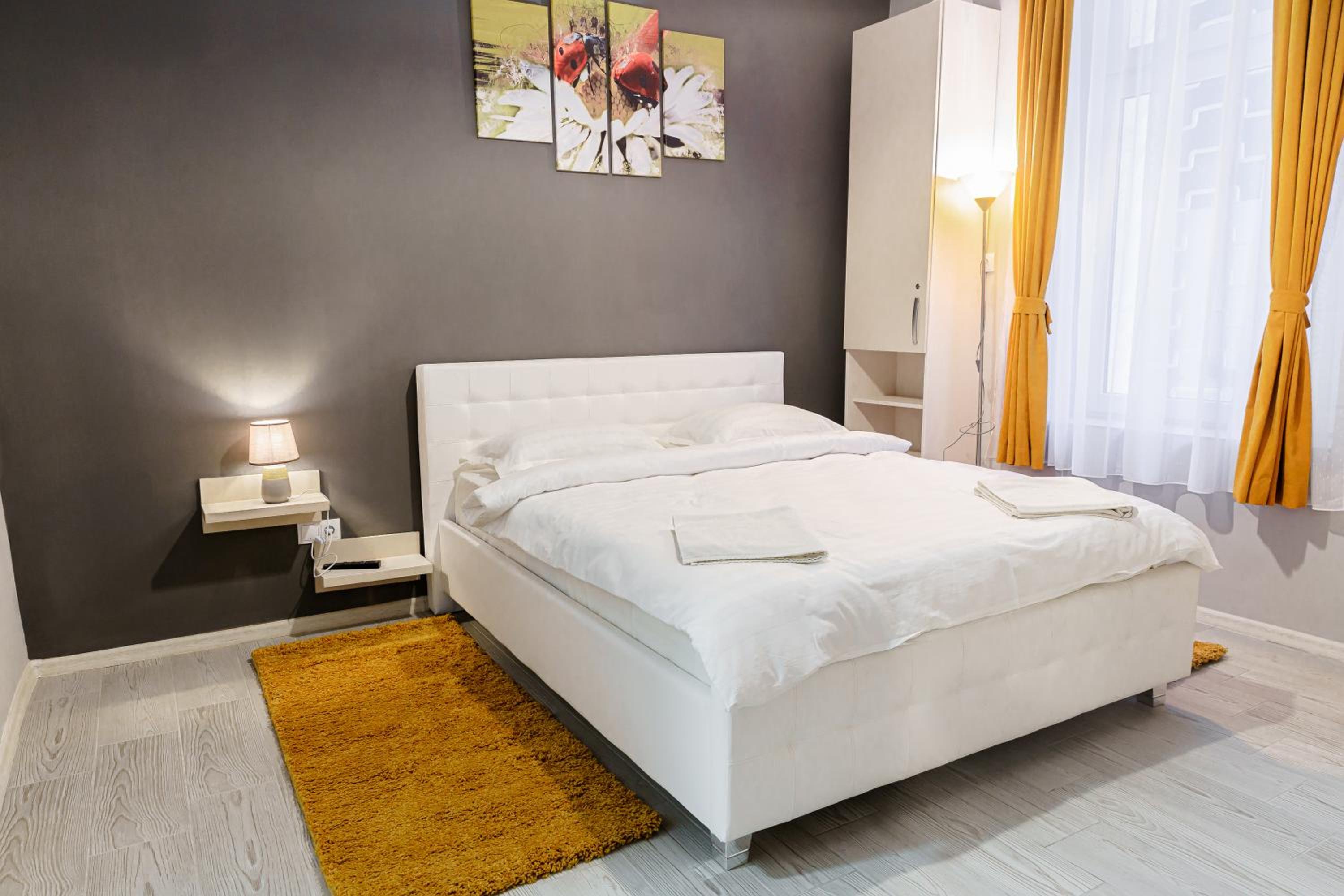 Select City Center Apartments