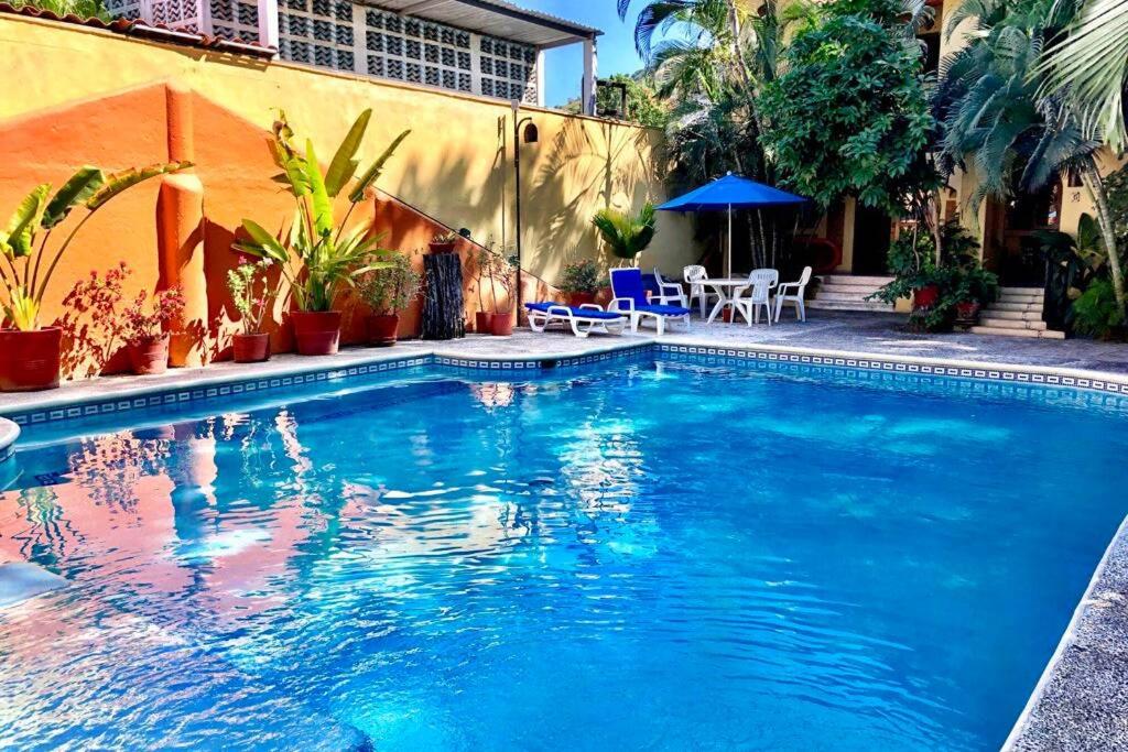 Newer & Roomy w/2 Pools. No Car Needed. Beaches, Restaurants & Shopping W/I walking distance. Taxis and buses abundant for reasonable price if needed view 4