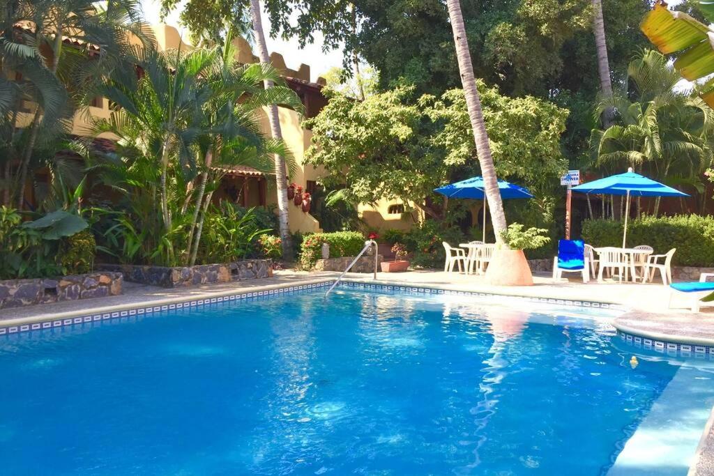 Newer & Roomy w/2 Pools. No Car Needed. Beaches, Restaurants & Shopping W/I walking distance. Taxis and buses abundant for reasonable price if needed view 3