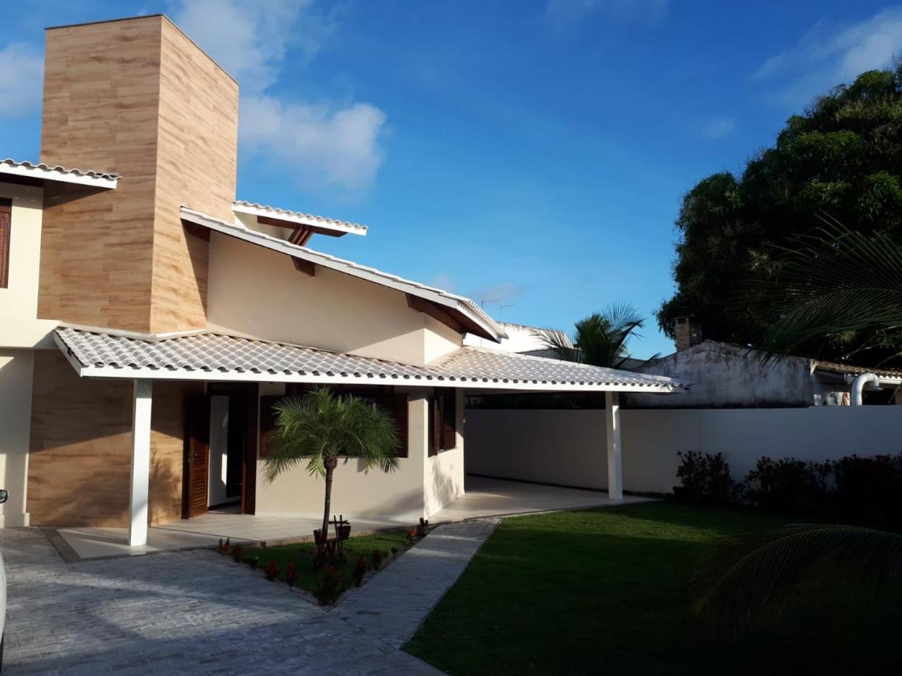 Guarajuba - casa em condomínio corais a 200 metros da praia