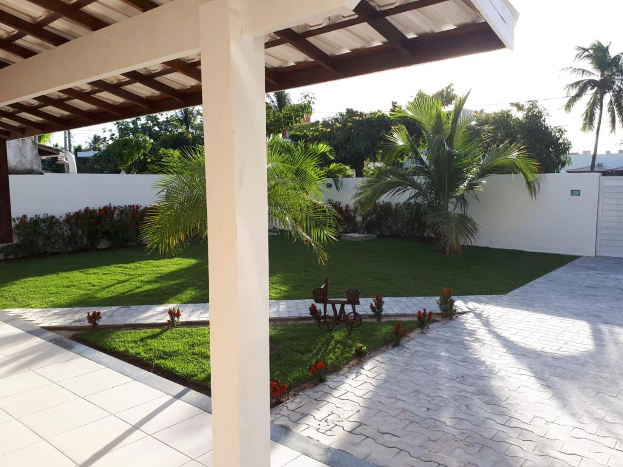 Guarajuba - casa em condomínio corais a 200 metros da praia