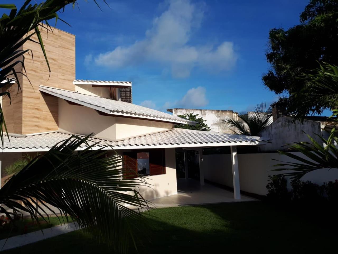 Guarajuba - casa em condomínio corais a 200 metros da praia
