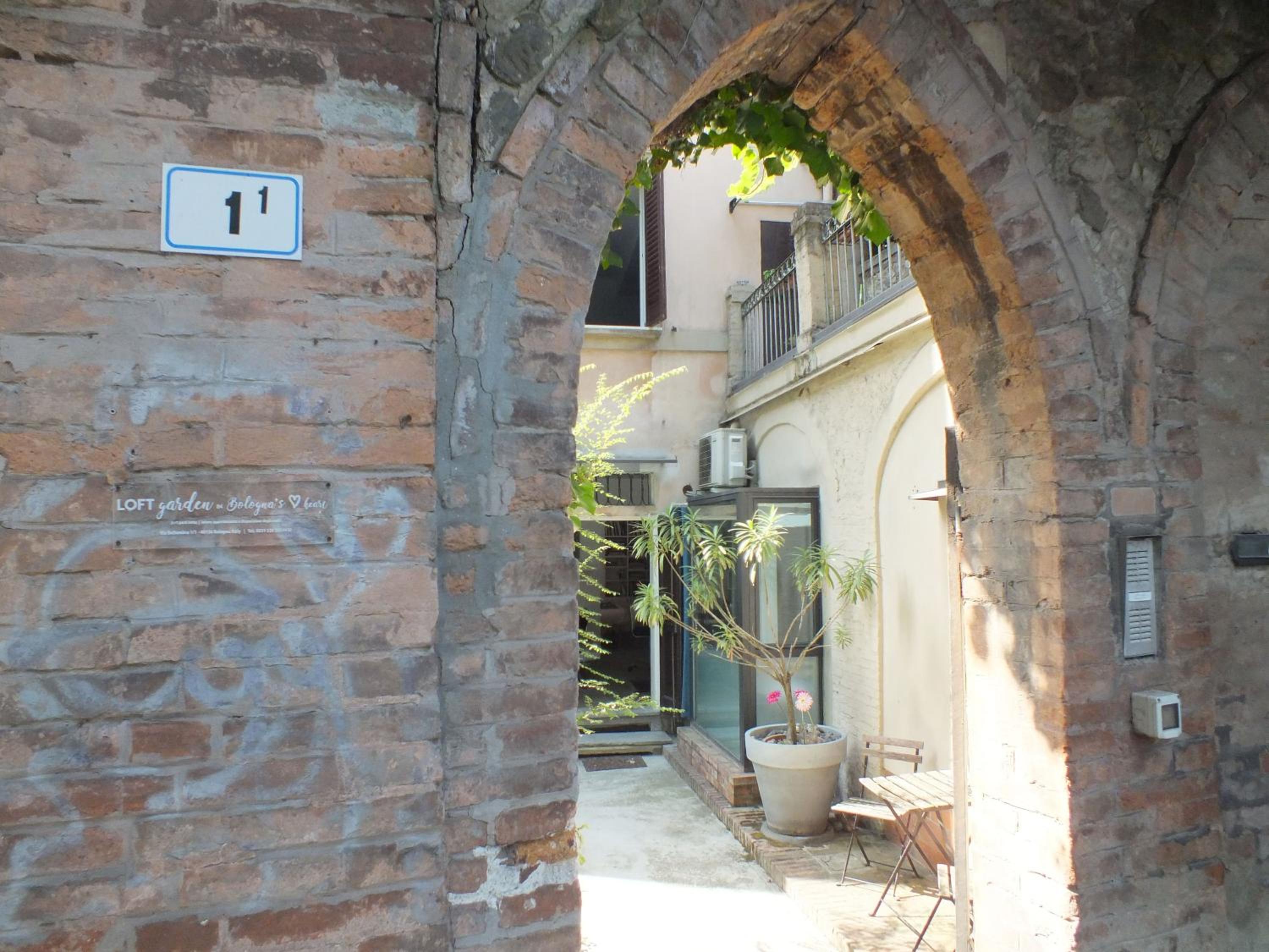 LOFT GARDEN in Bologna's heart OSPEDALE RIZZOLI view 4
