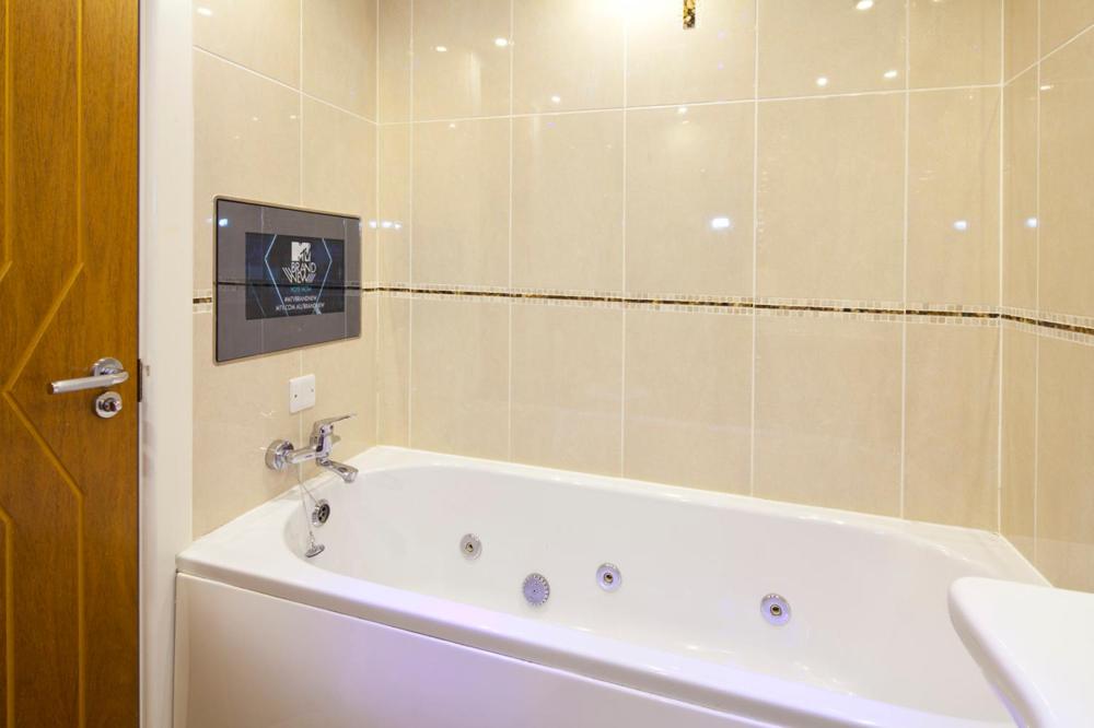 Queens Mansions: Queens Suite