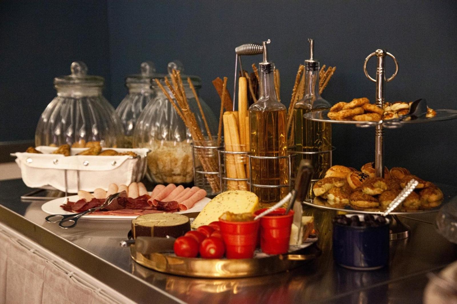 The Fox Otel - Image 83