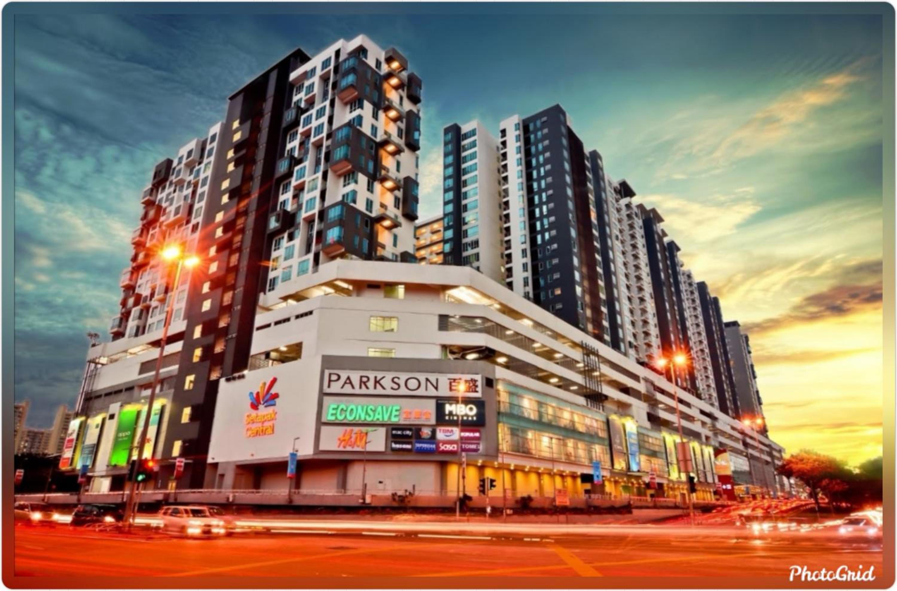 Cozy Suite StarBus! Zetapark! Above Shopping Mall! FREE Wifi FREE Parking