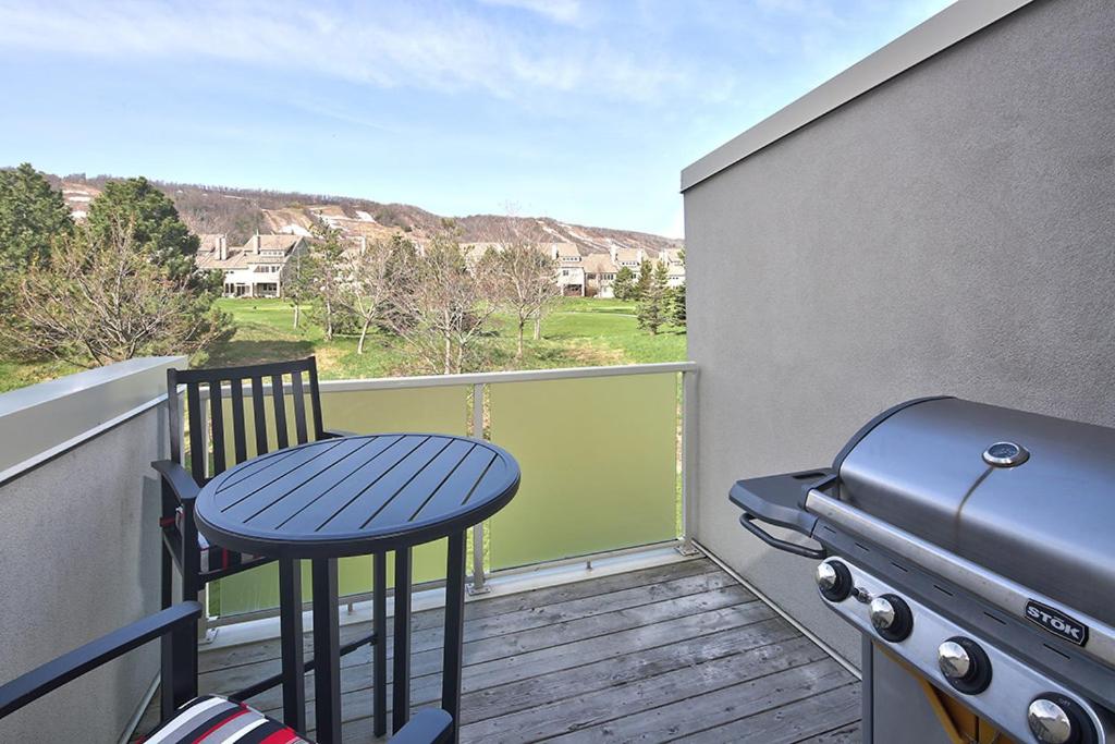Large luxurious upper floor condo in Sierra Lane