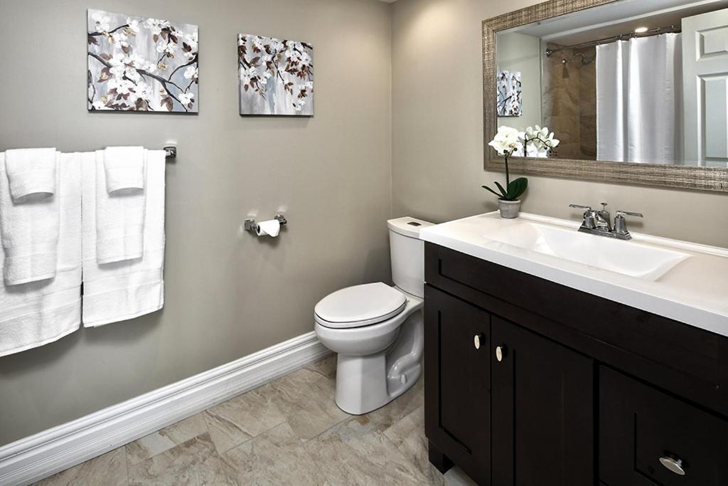 Large luxurious upper floor condo in Sierra Lane
