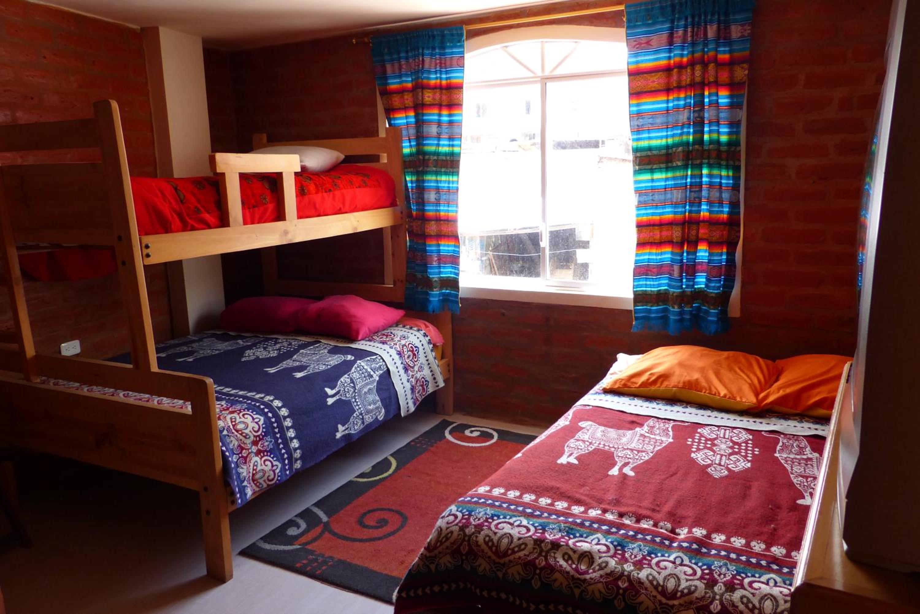 Hostal La Casa Amarilla City