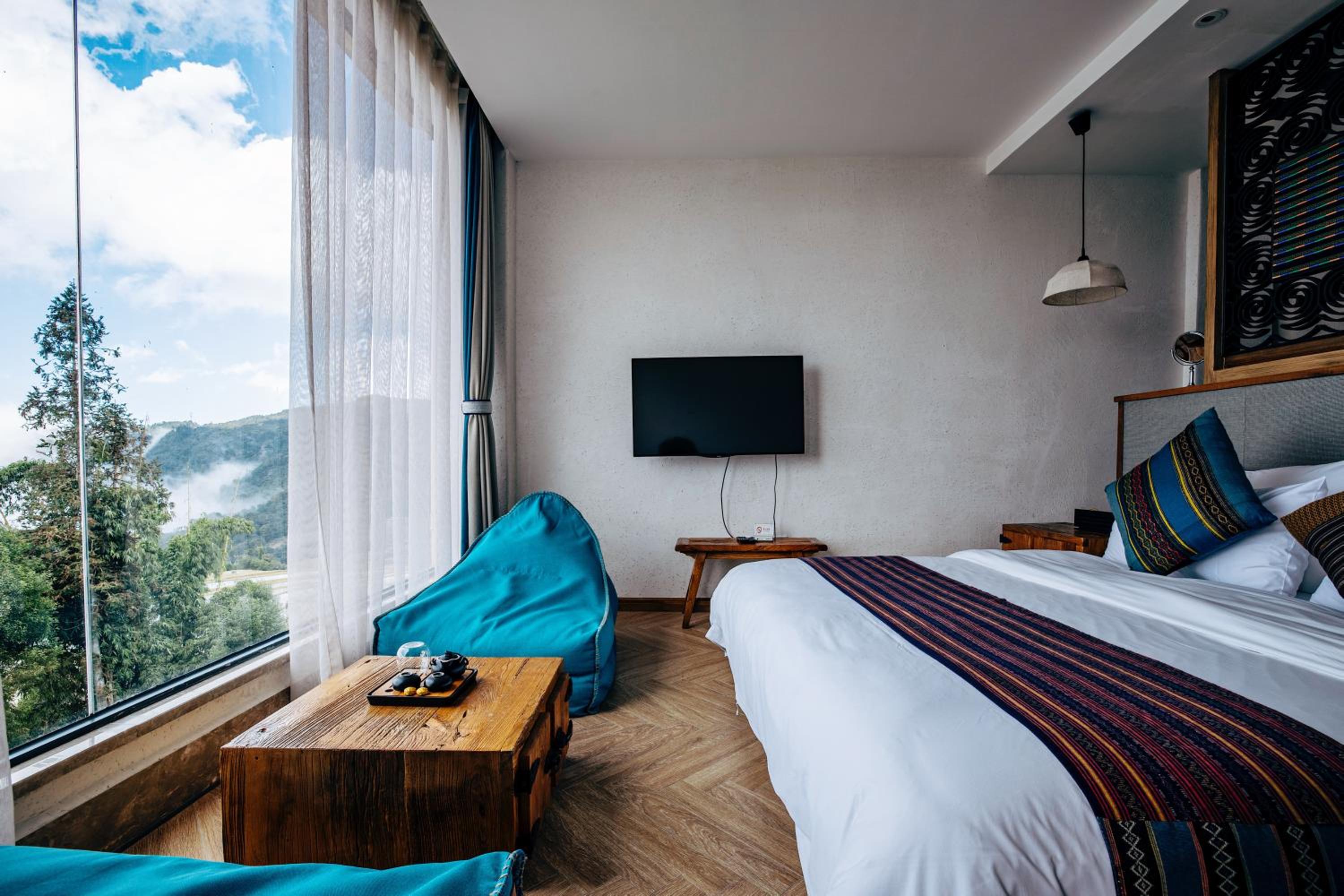 Twelve Manor Xiangdian Yuanyang Rice Terraces Retreat