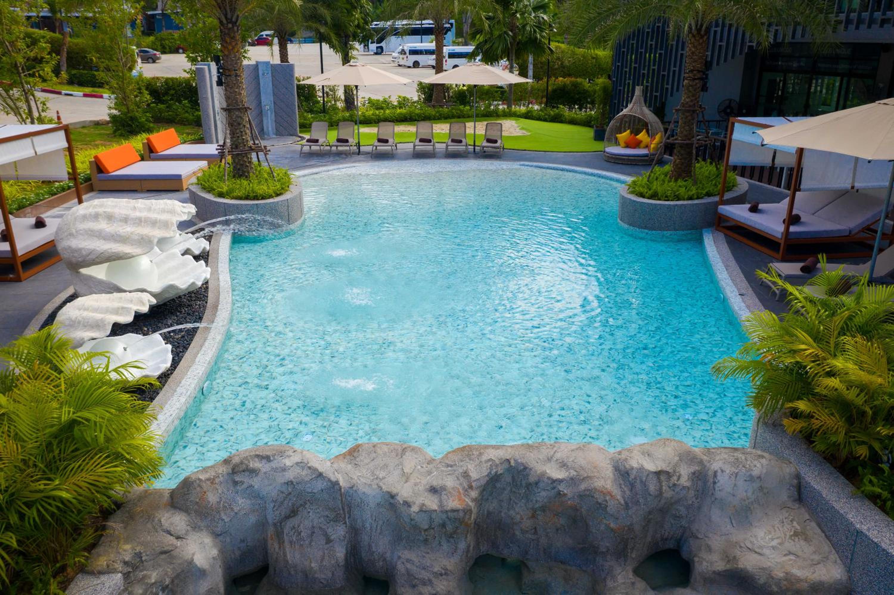 Patong Bay Hill Resort 77