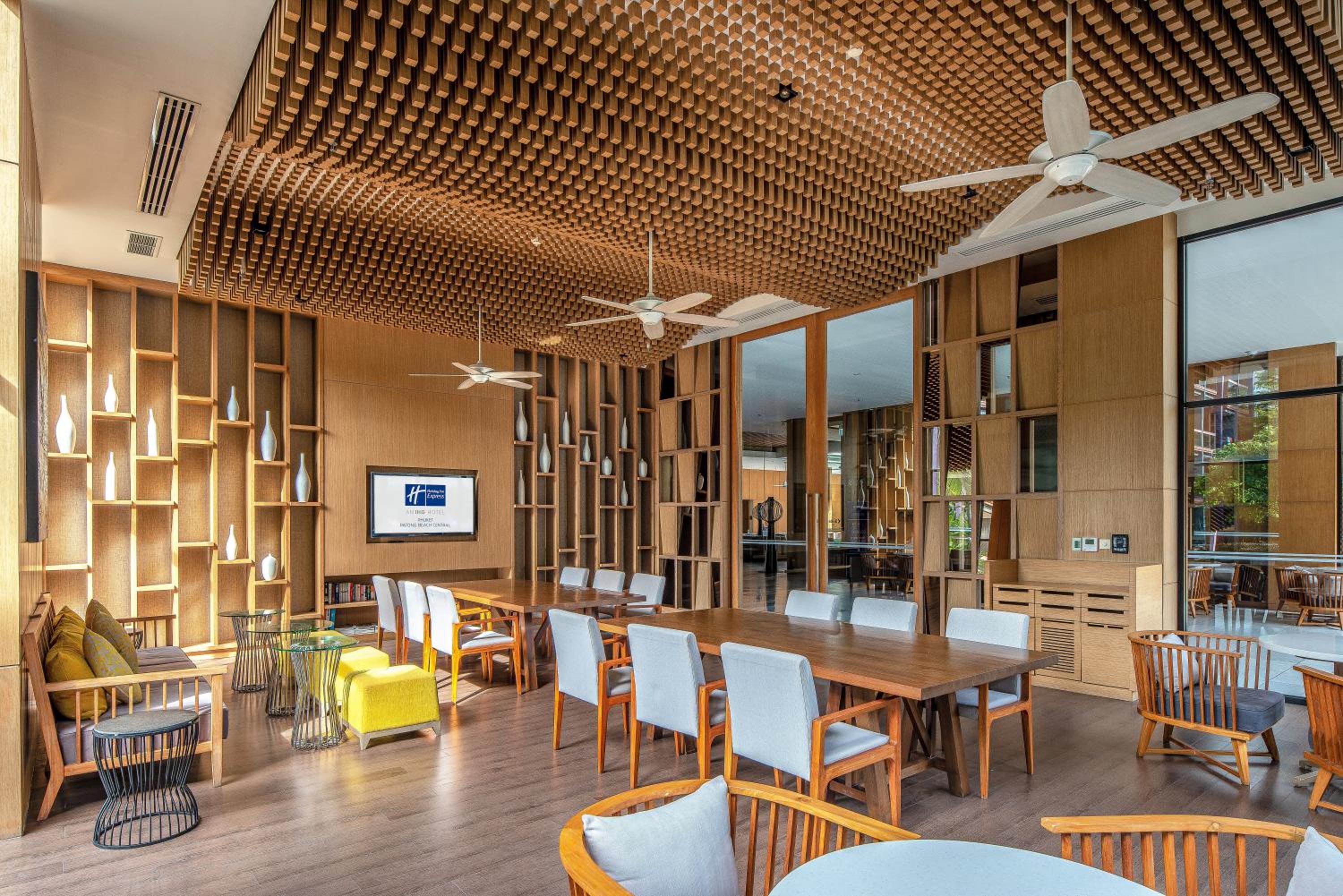 Holiday Inn Express Phuket Patong Beach Central by IHG