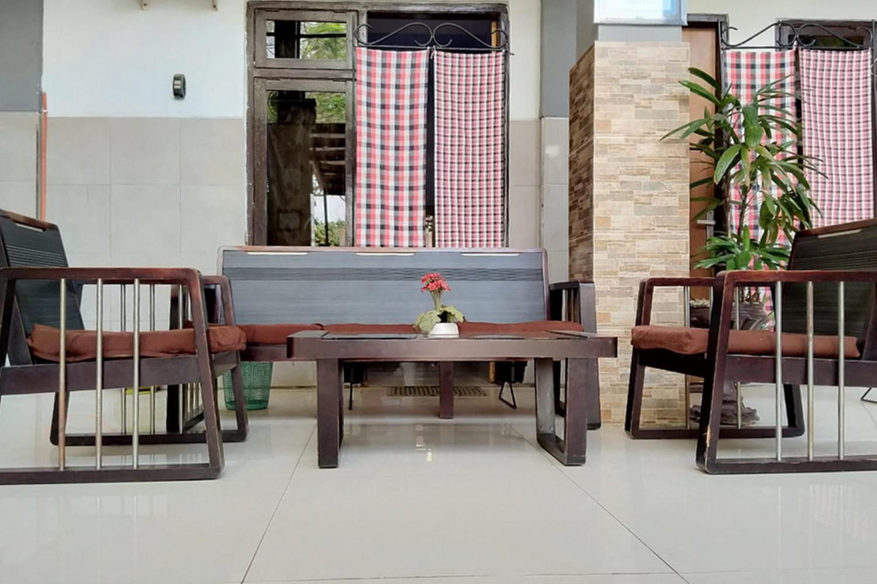 RedDoorz @ Hotel Surabaya Sumenep view 4