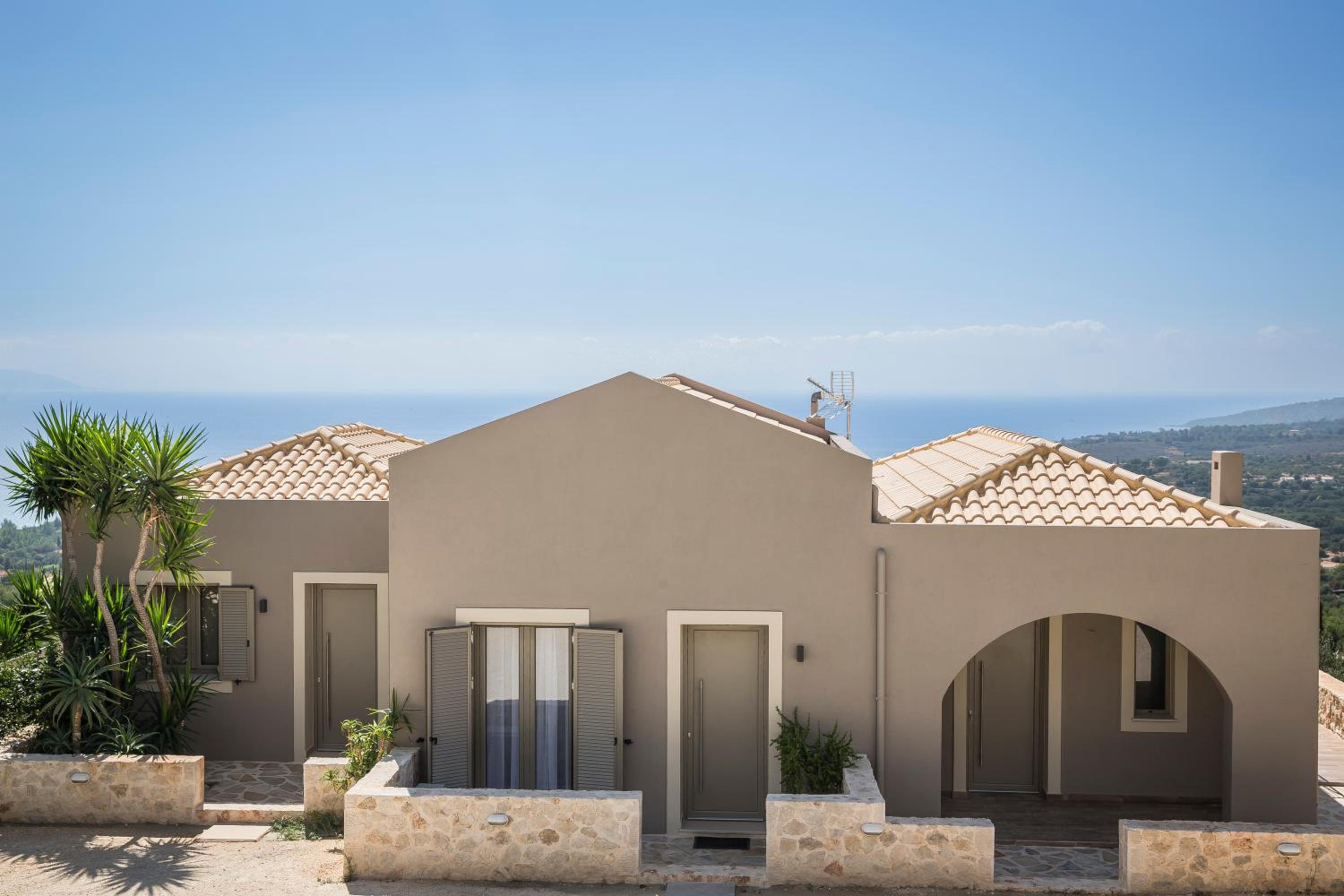 Hotel Diana Suites - Image 1