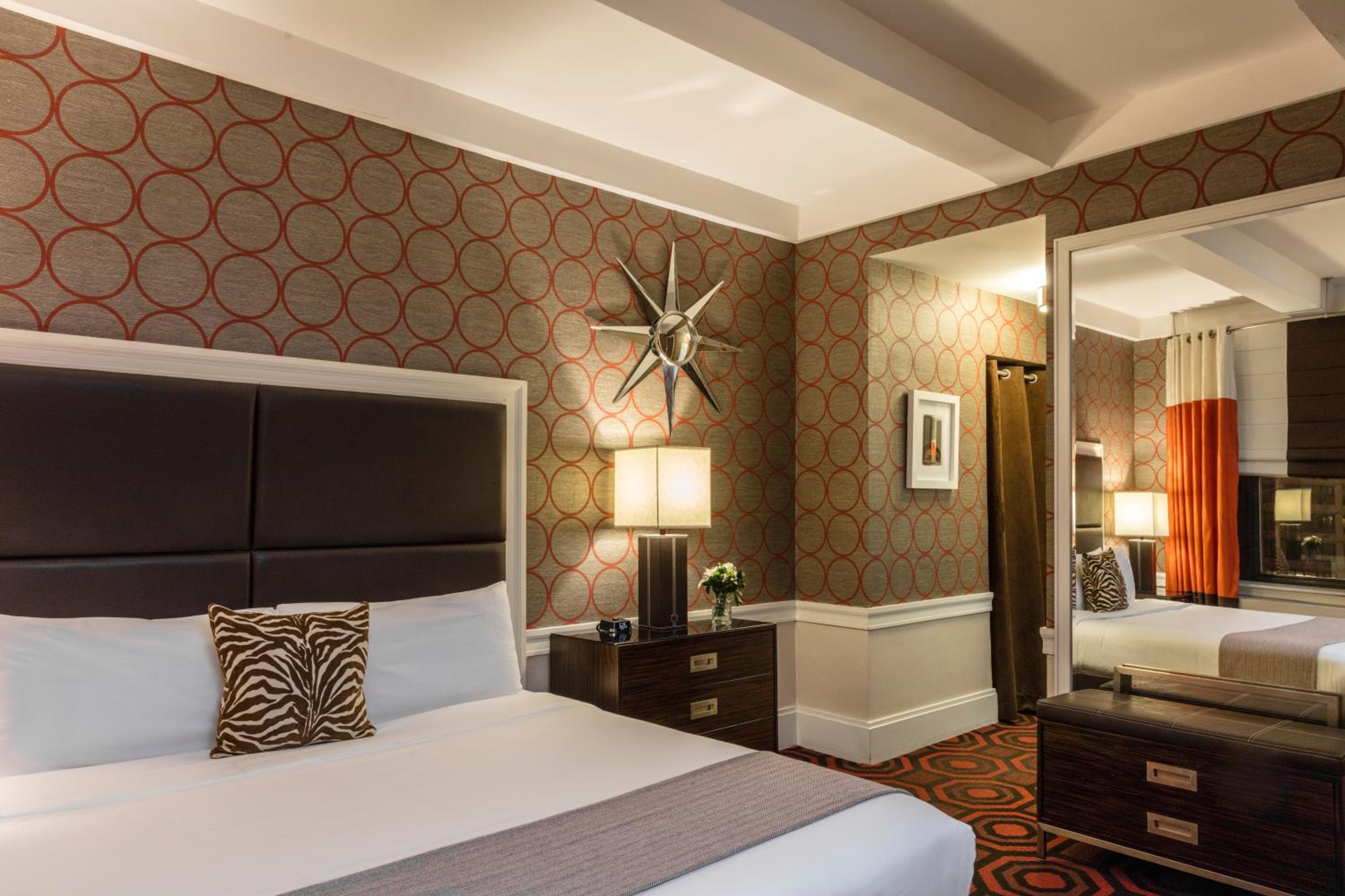Empire Hotel 51