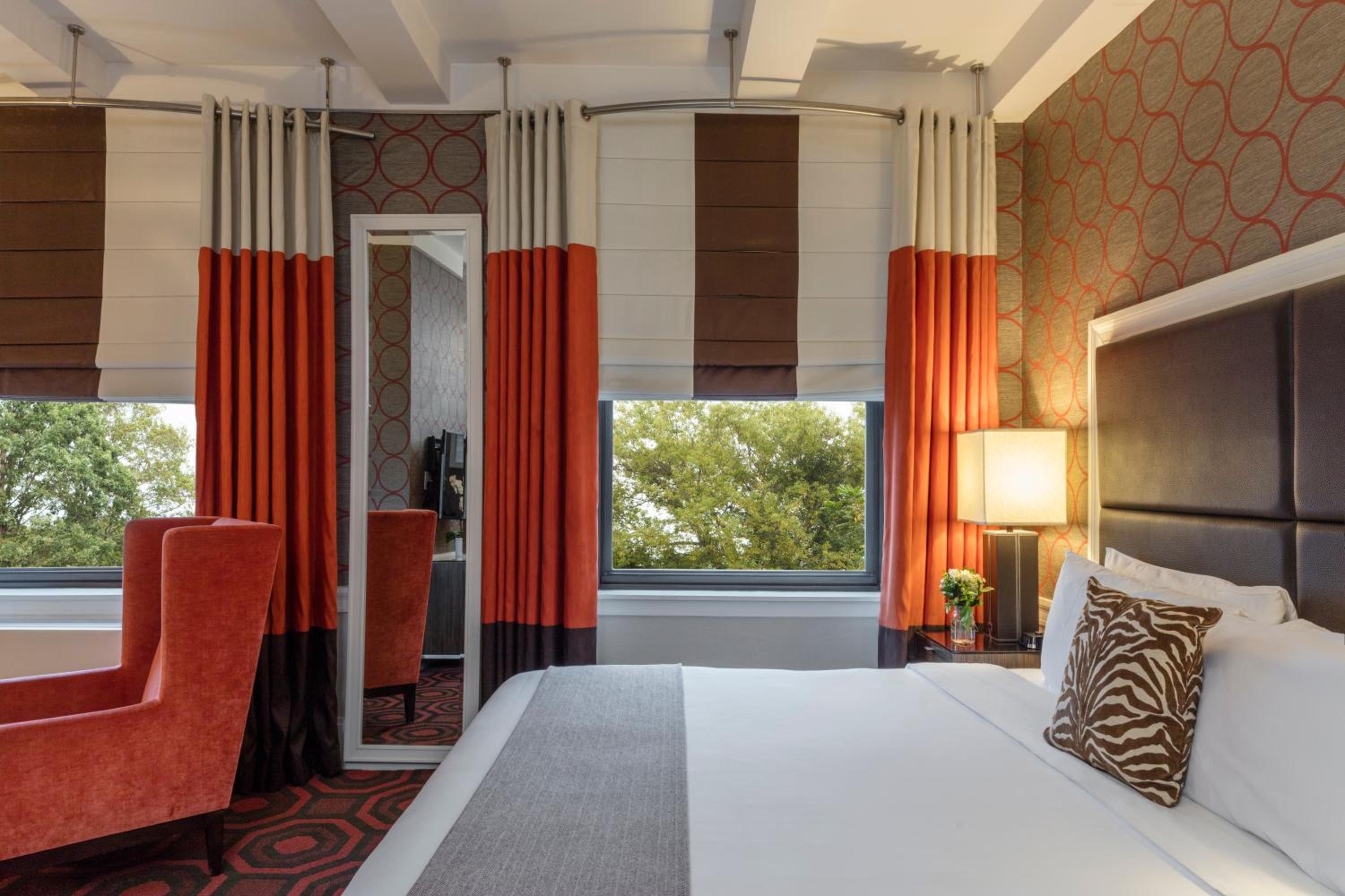 Empire Hotel 46
