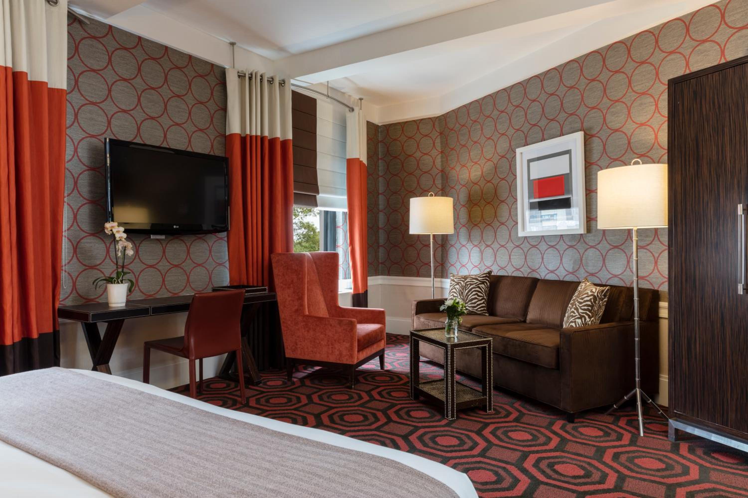 Empire Hotel 43