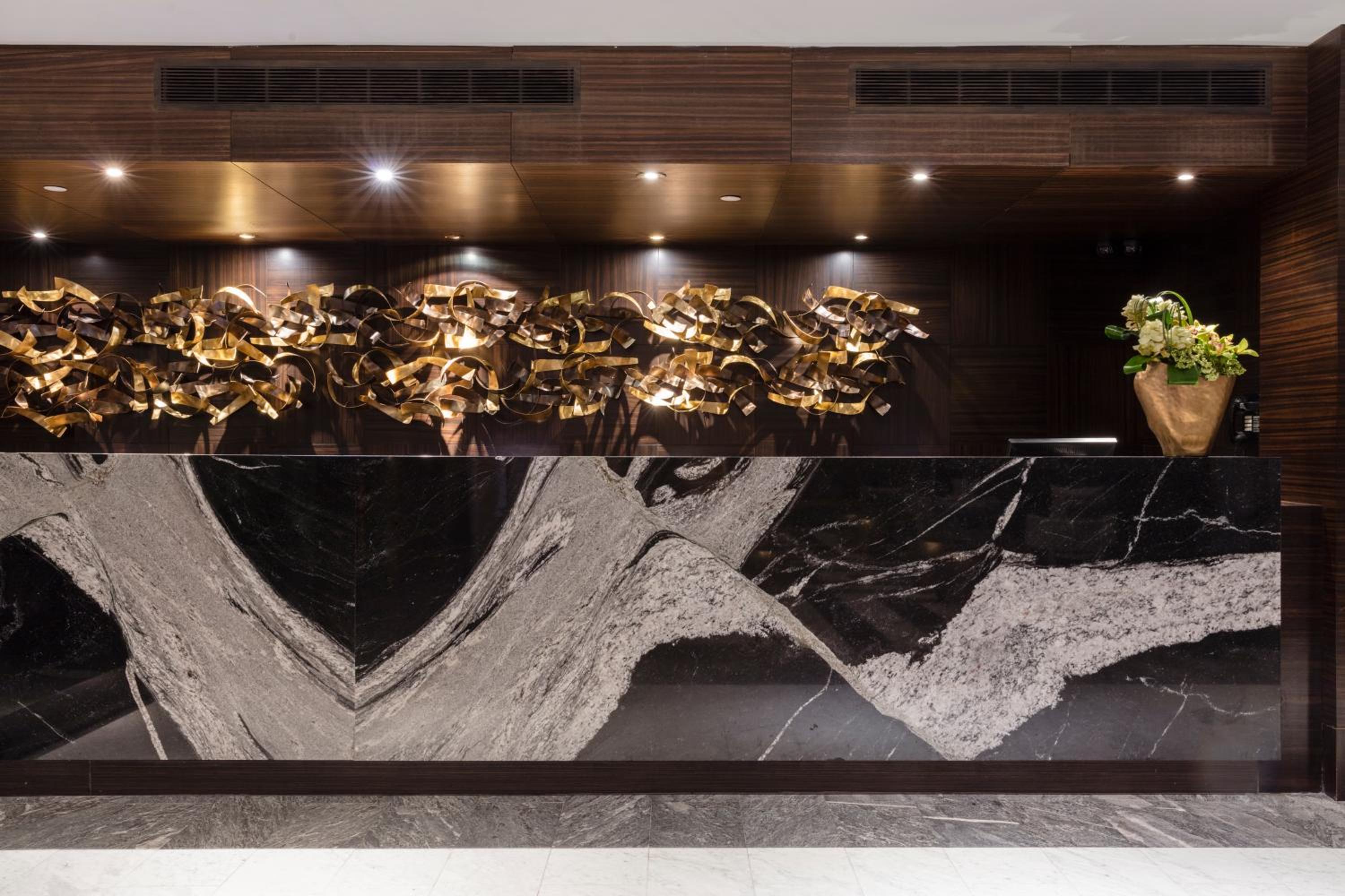 Empire Hotel 39