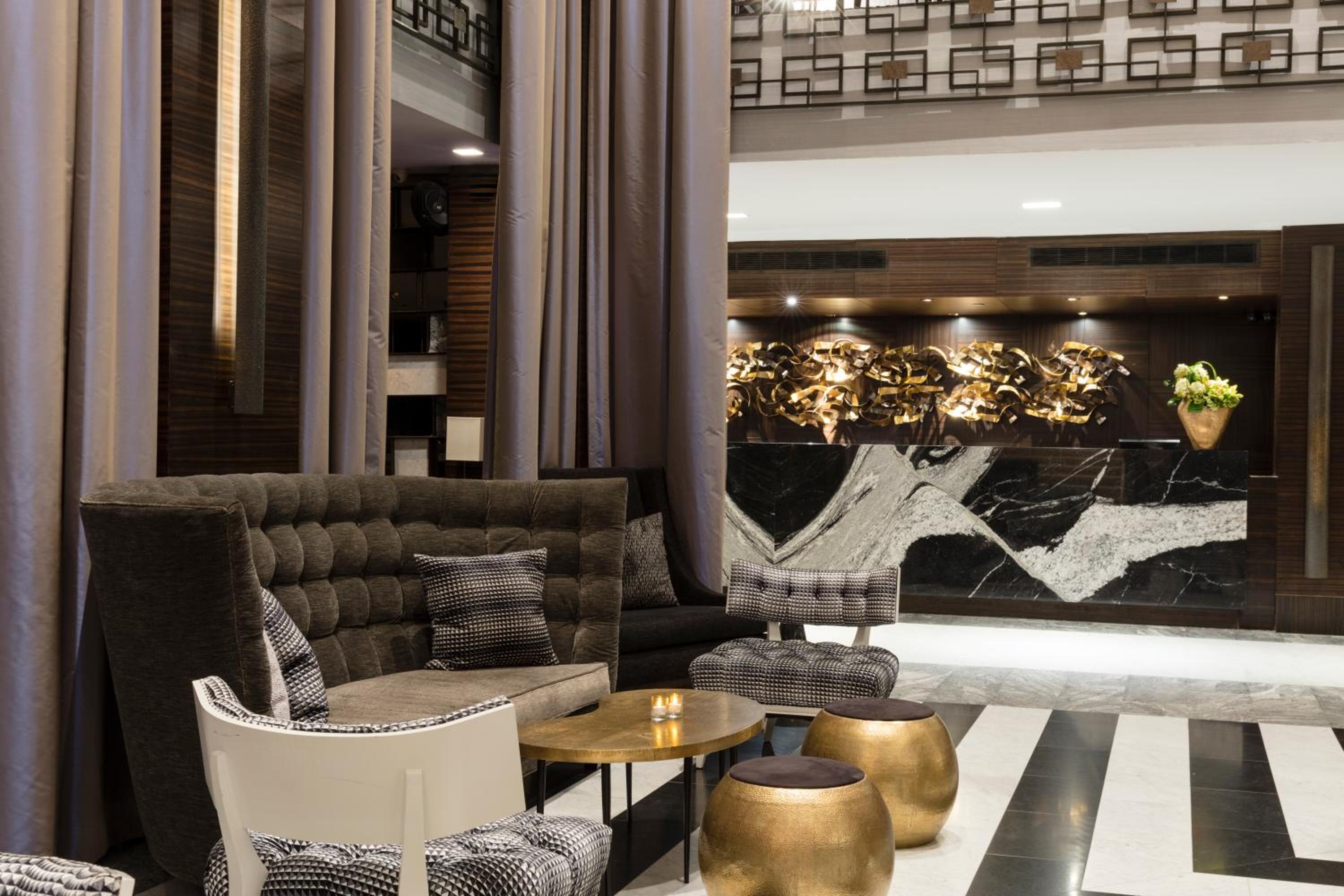 Empire Hotel 48